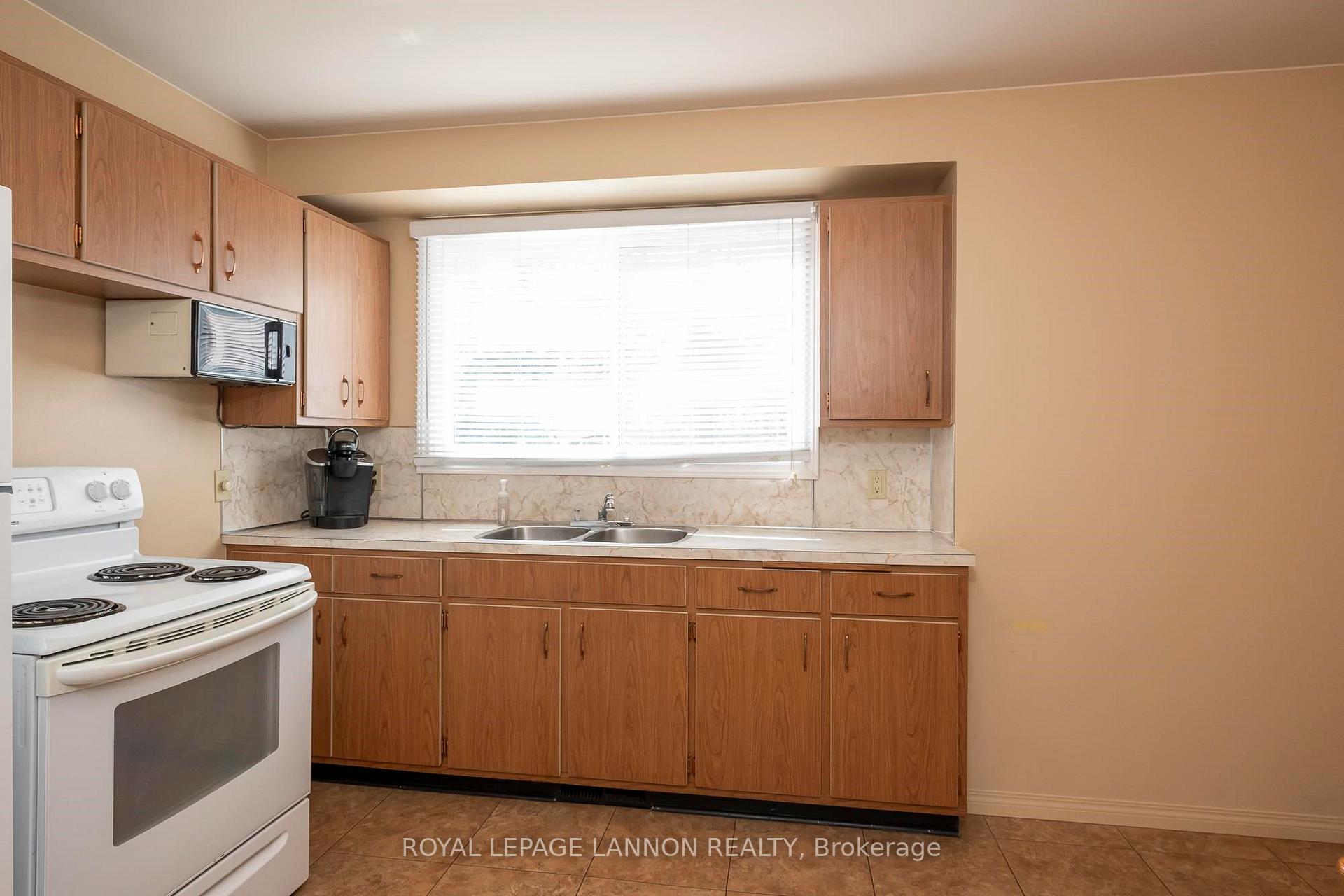 Photo 15 of 120 Black Bay Crescent, Thunder Bay, Current River — HOMEH