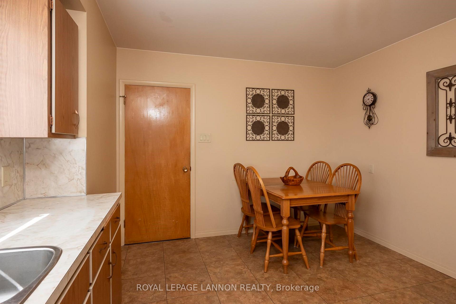 Photo 16 of 120 Black Bay Crescent, Thunder Bay, Current River — HOMEH