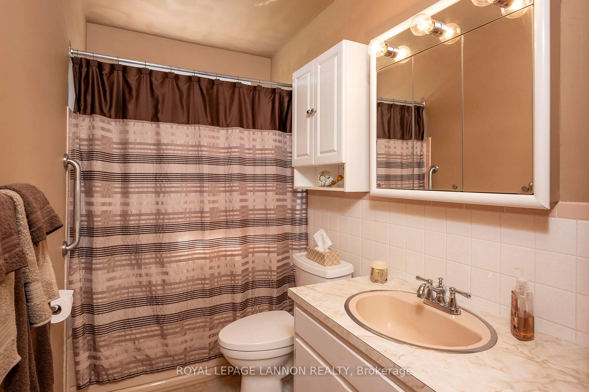 Photo 18 of 120 Black Bay Crescent, Thunder Bay, Current River — HOMEH