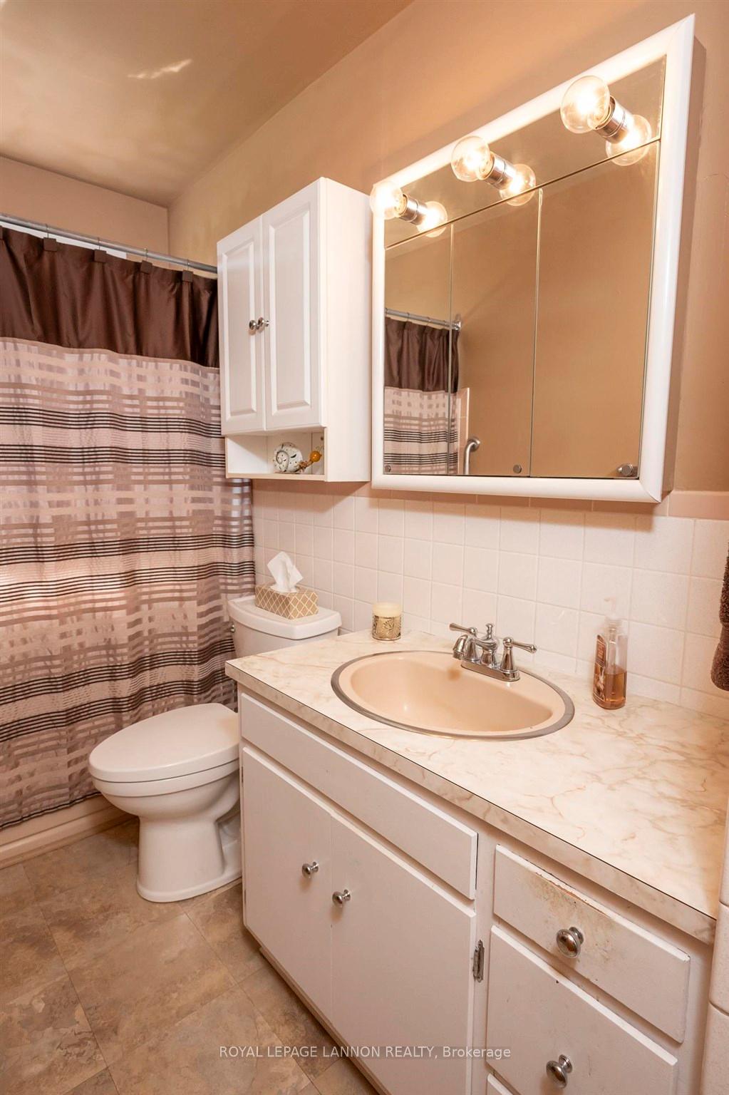 Photo 19 of 120 Black Bay Crescent, Thunder Bay, Current River — HOMEH