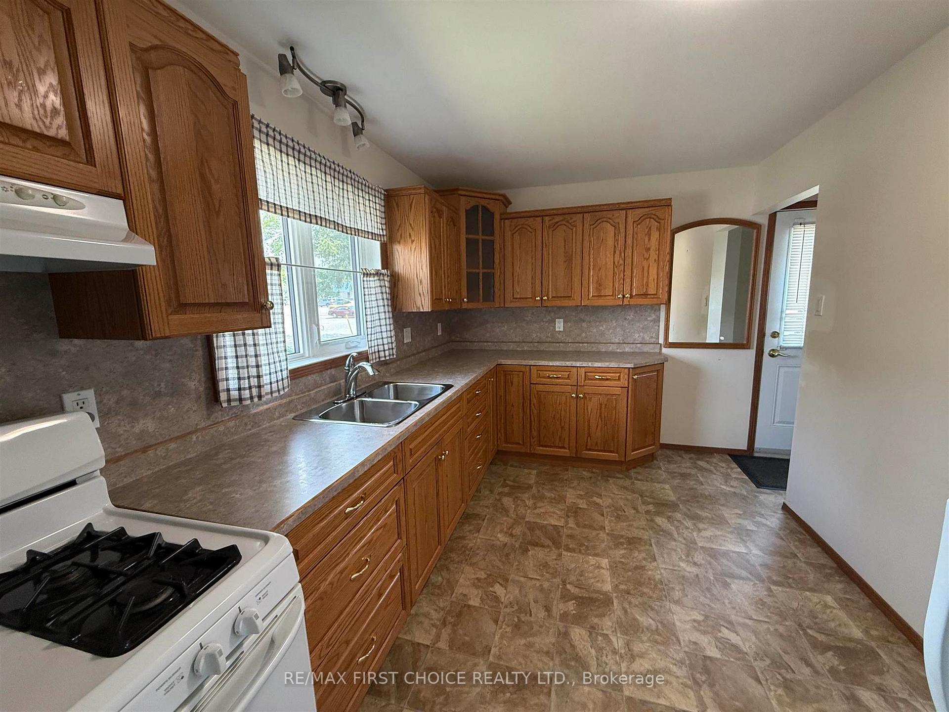 Photo 6 of 68 Albert Street, Dryden, Riverview — HOMEH