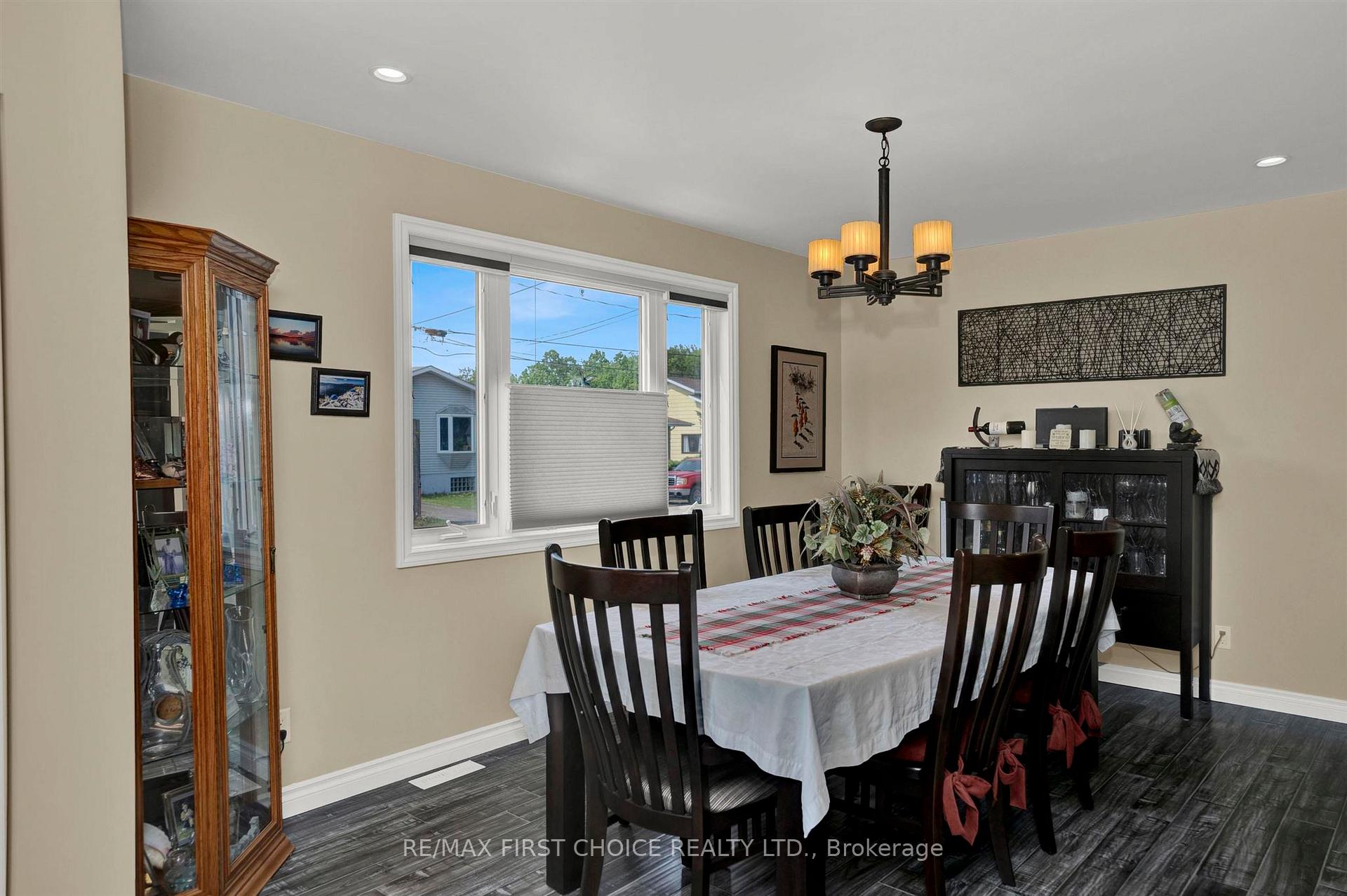 Photo 5 of 458 Rita Street, Thunder Bay, Current River — HOMEH
