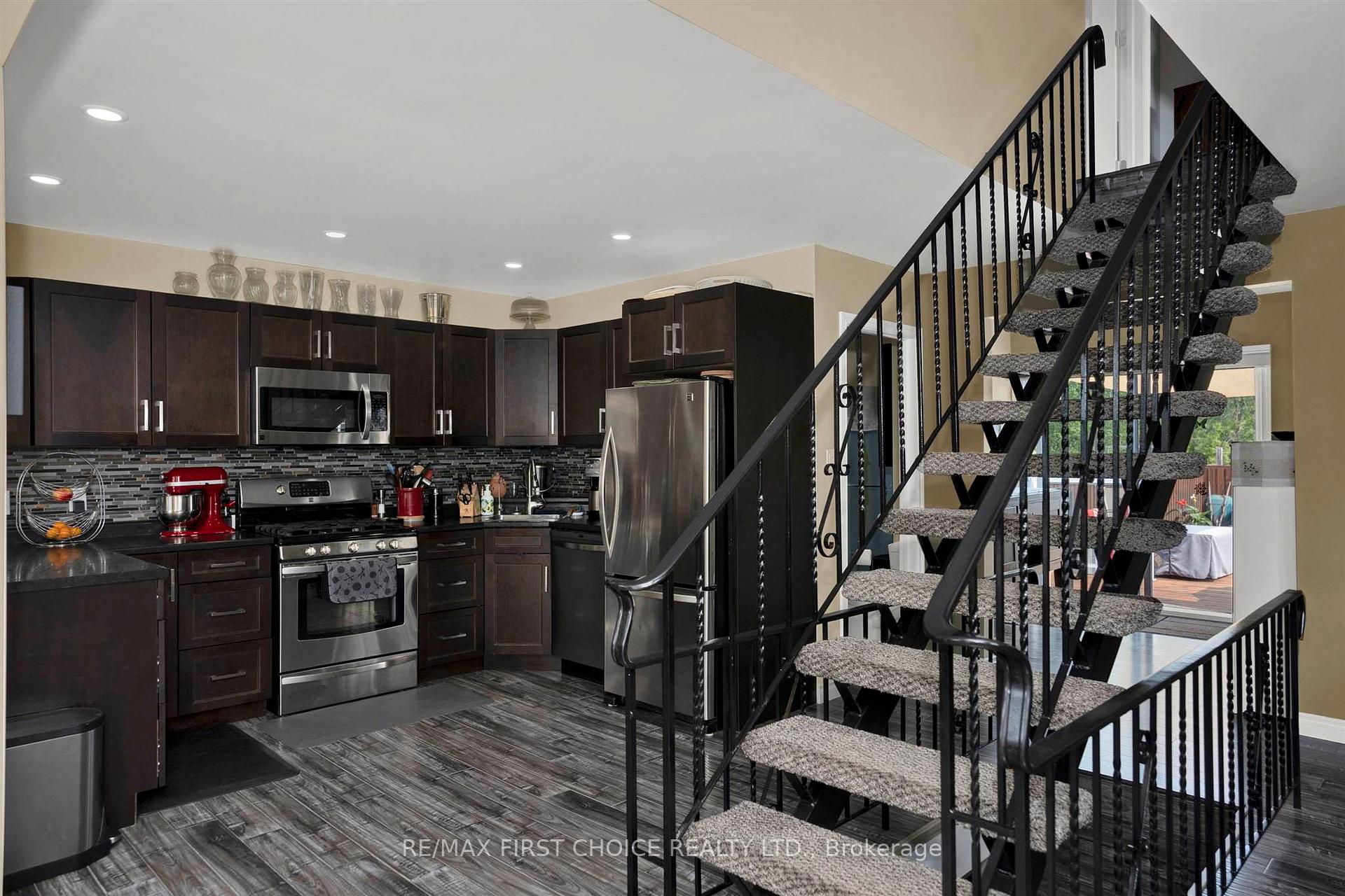 Photo 10 of 458 Rita Street, Thunder Bay, Current River — HOMEH
