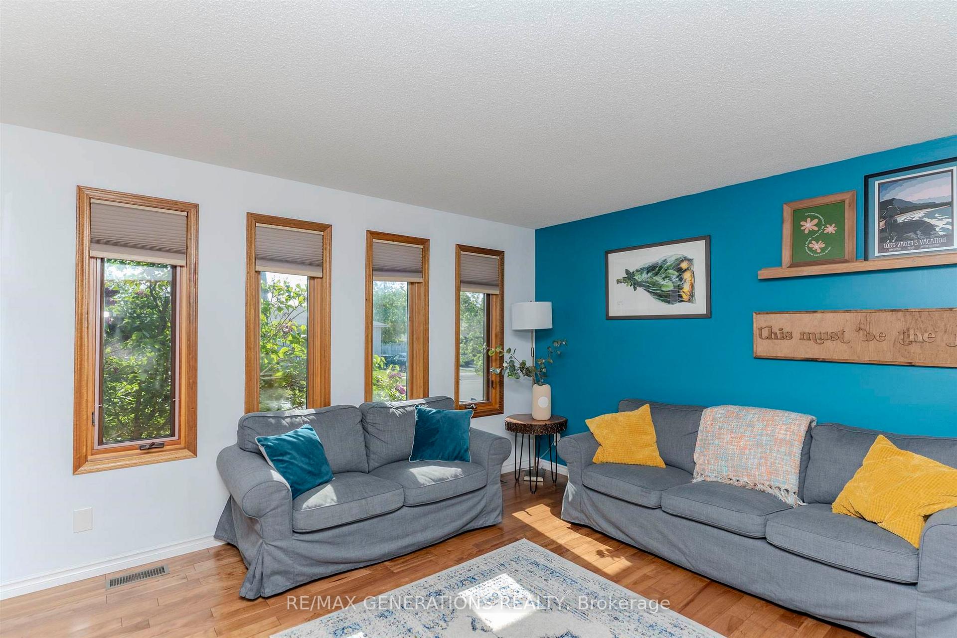 Photo 3 of 218 London Drive, Thunder Bay, Dawson Heights — HOMEH