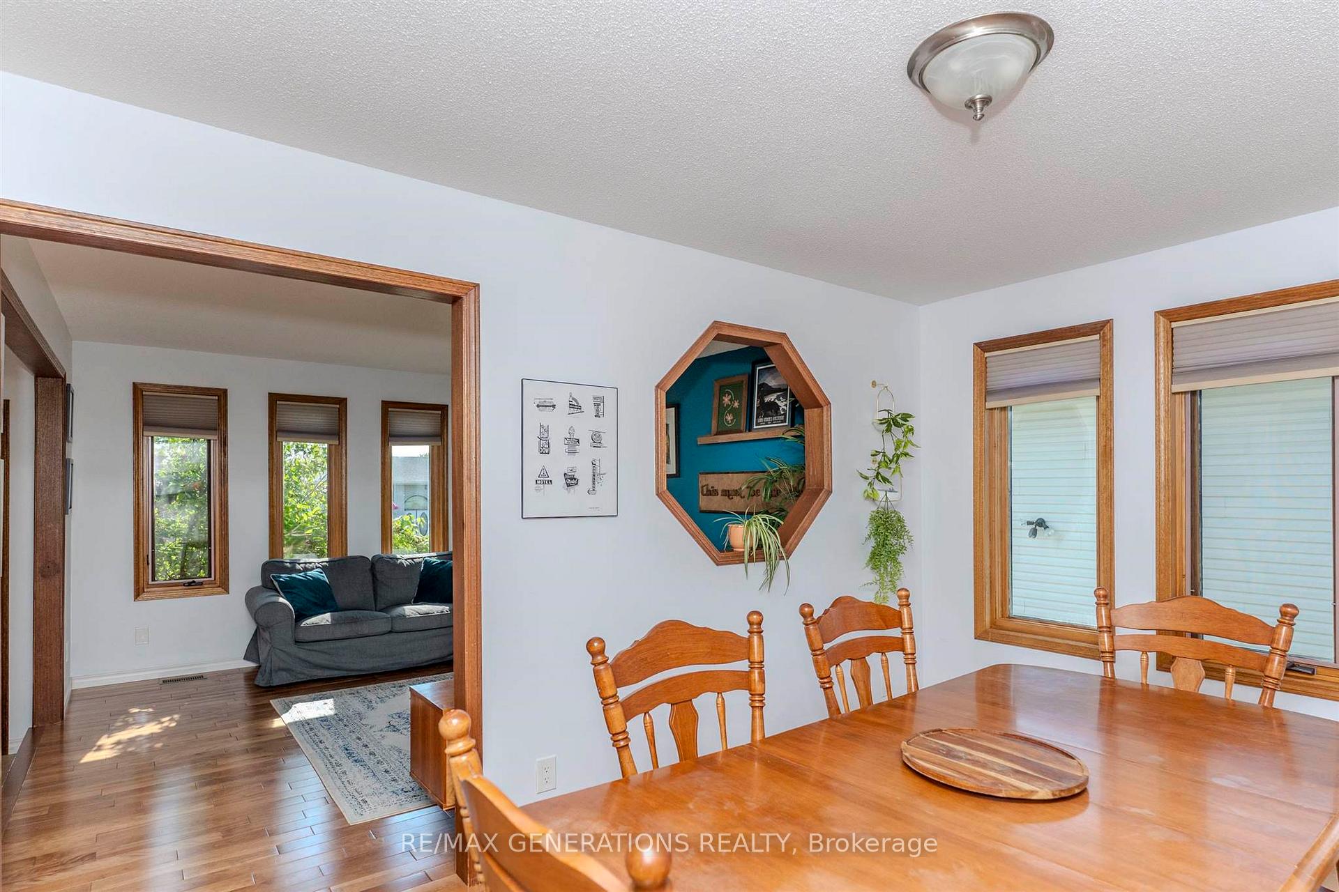 Photo 6 of 218 London Drive, Thunder Bay, Dawson Heights — HOMEH