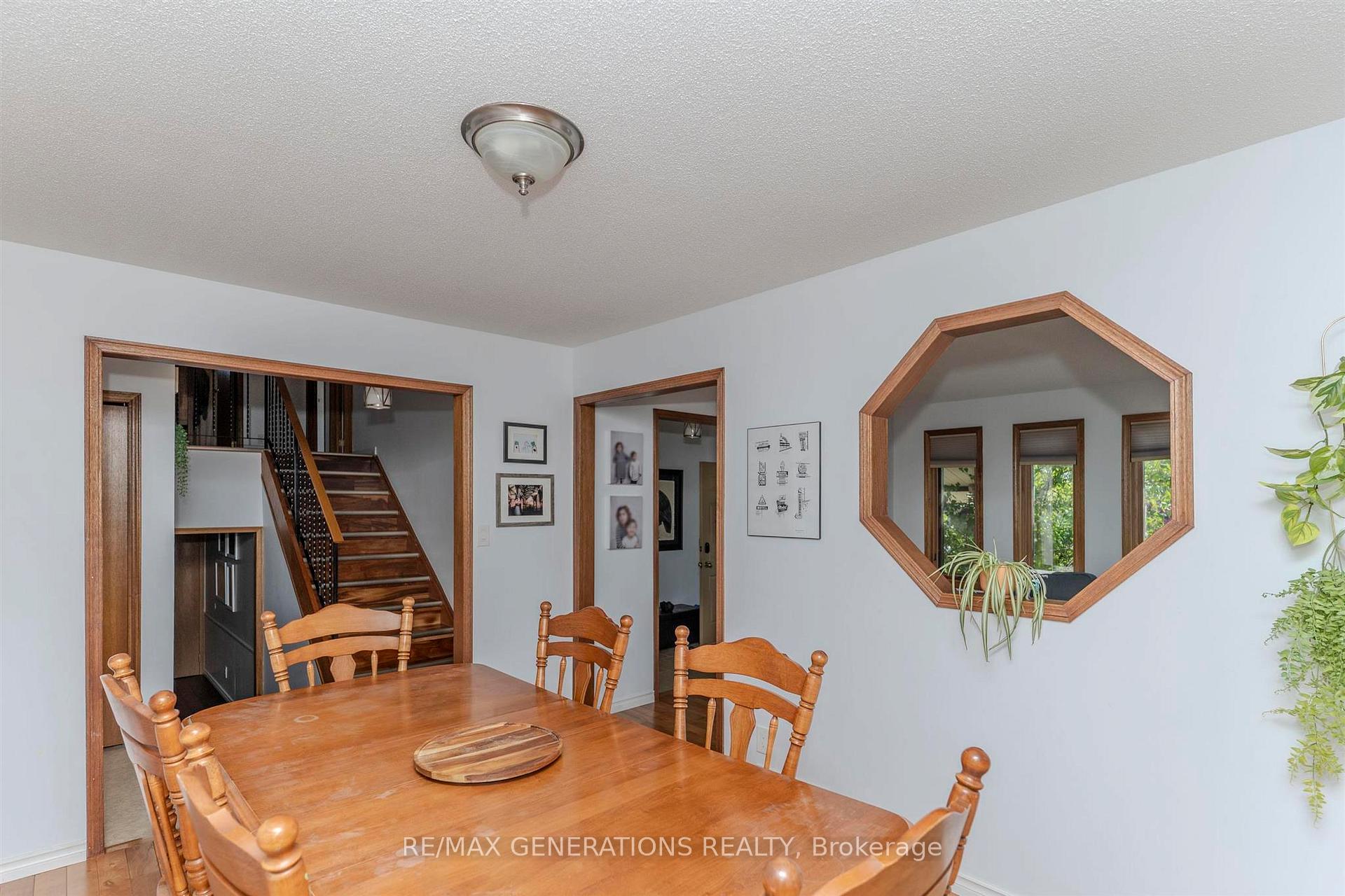 Photo 7 of 218 London Drive, Thunder Bay, Dawson Heights — HOMEH