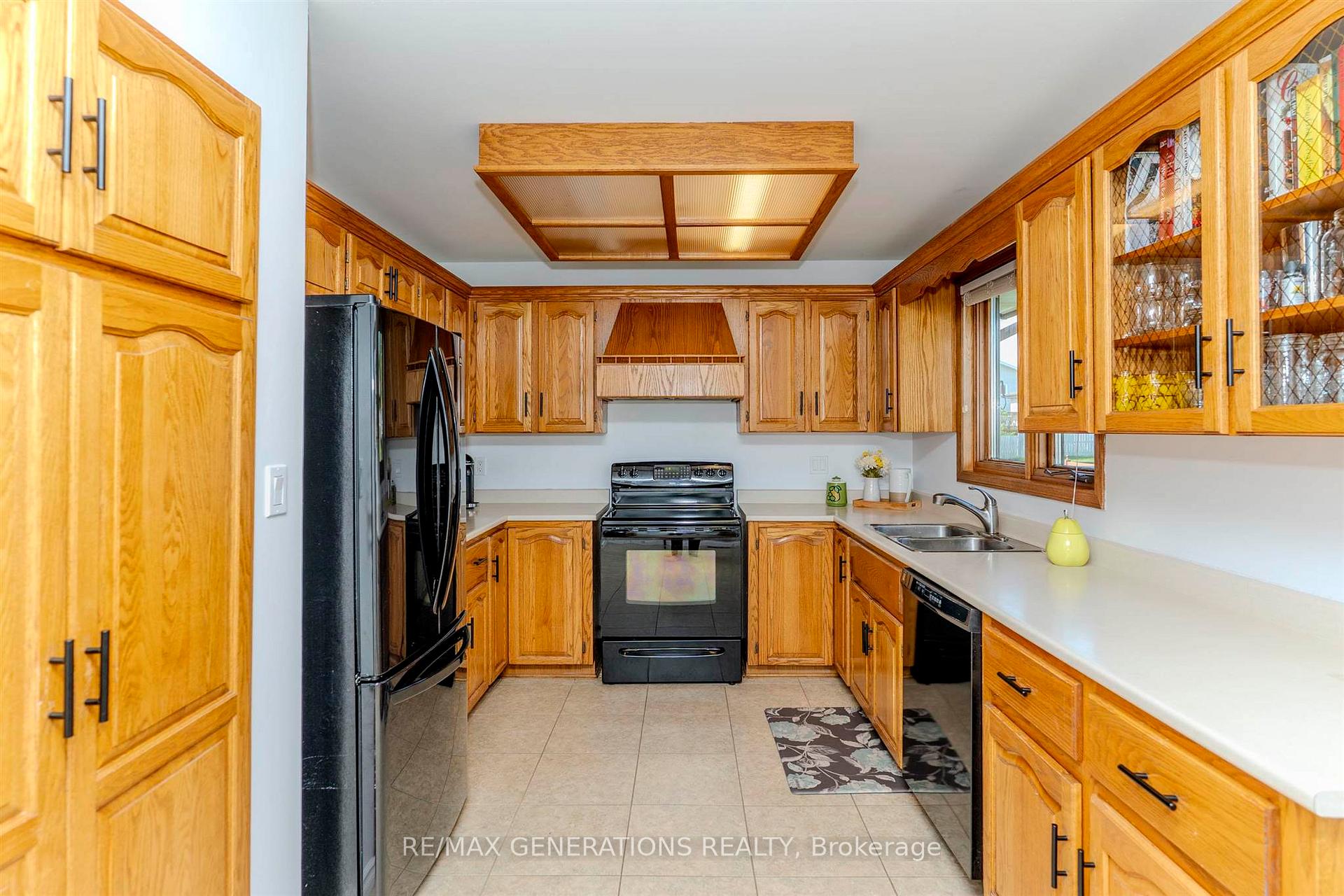 Photo 8 of 218 London Drive, Thunder Bay, Dawson Heights — HOMEH