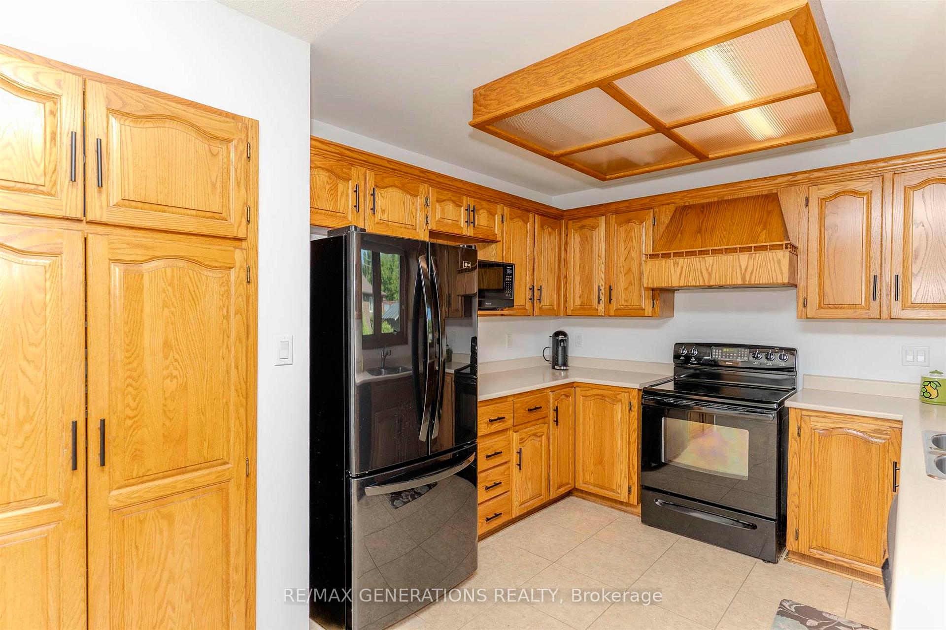 Photo 9 of 218 London Drive, Thunder Bay, Dawson Heights — HOMEH