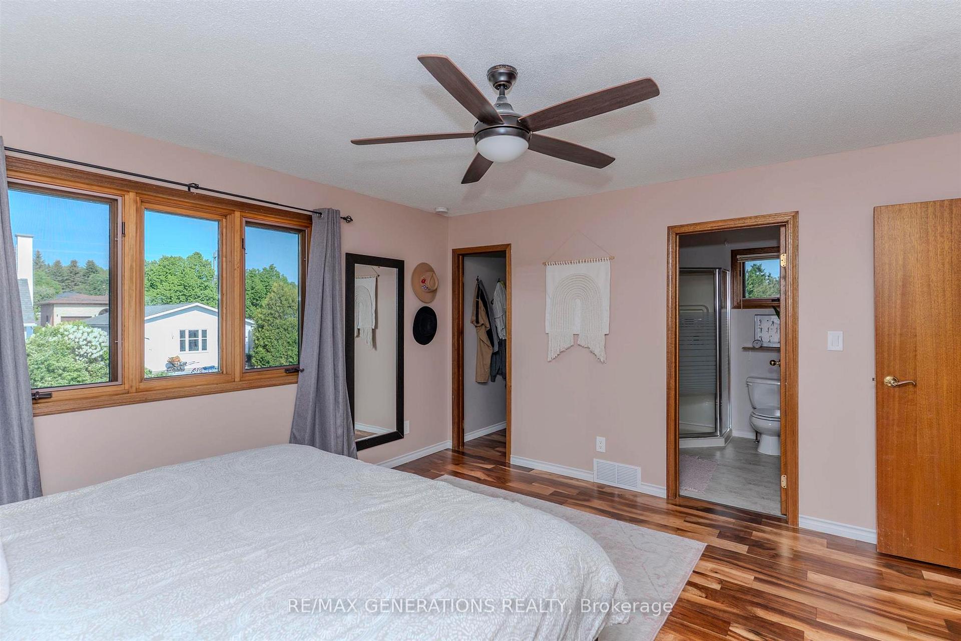 Photo 15 of 218 London Drive, Thunder Bay, Dawson Heights — HOMEH