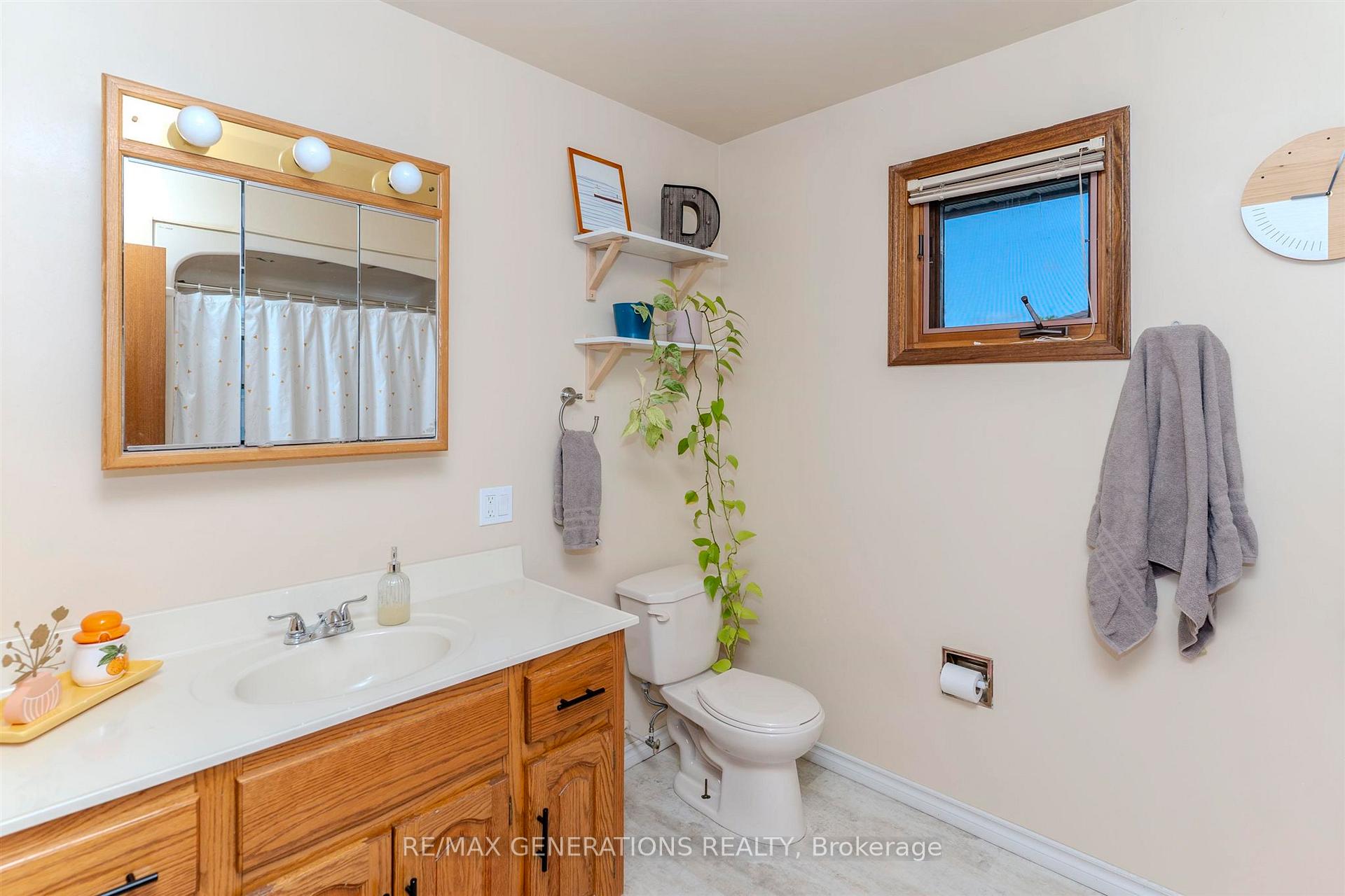 Photo 21 of 218 London Drive, Thunder Bay, Dawson Heights — HOMEH