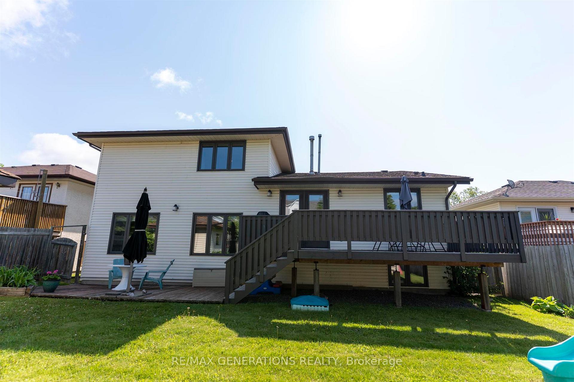 Photo 38 of 218 London Drive, Thunder Bay, Dawson Heights — HOMEH
