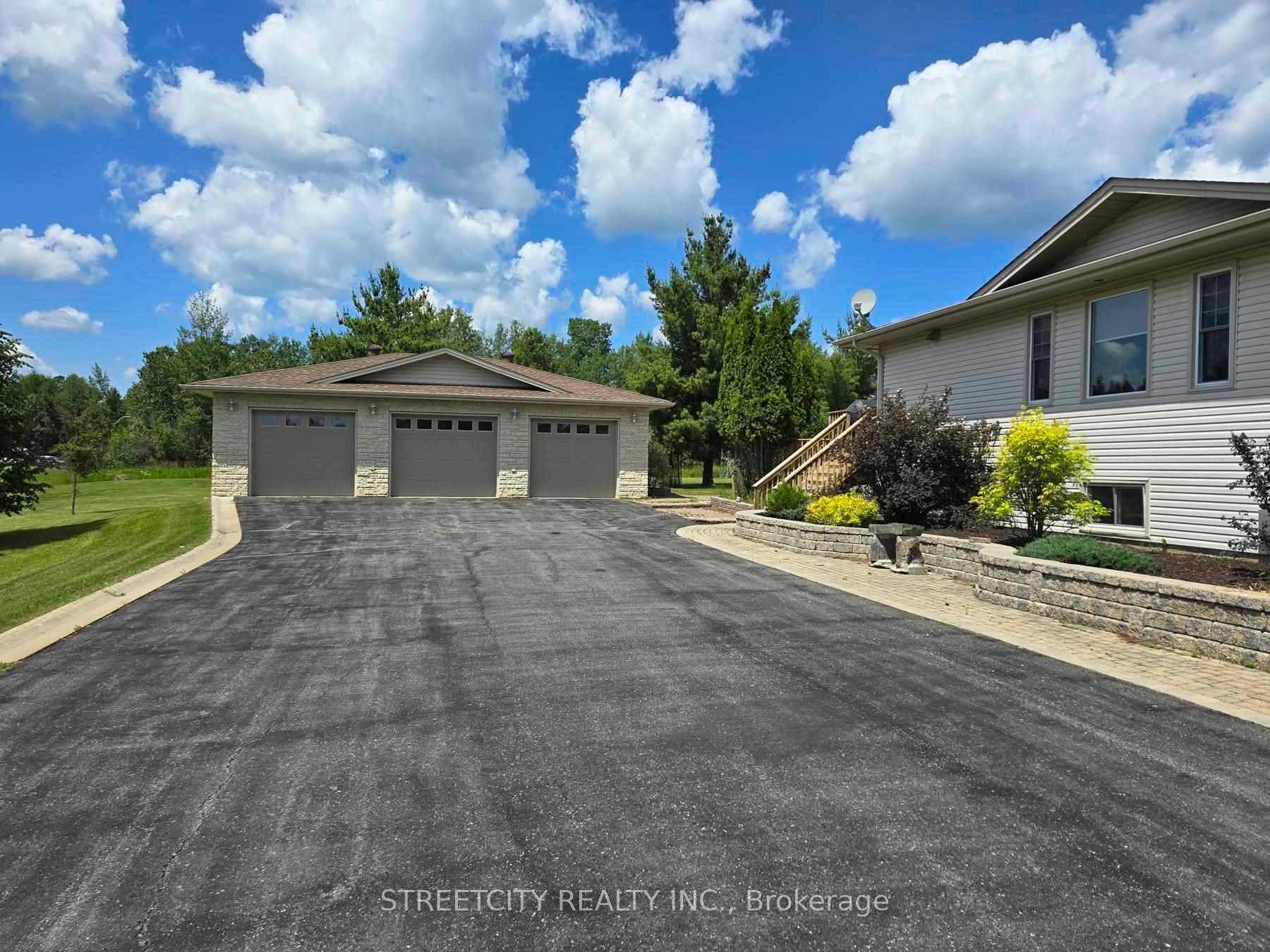 Photo 4 of 313 Cadillac Circle, Thunder Bay, McIntyre South — HOMEH