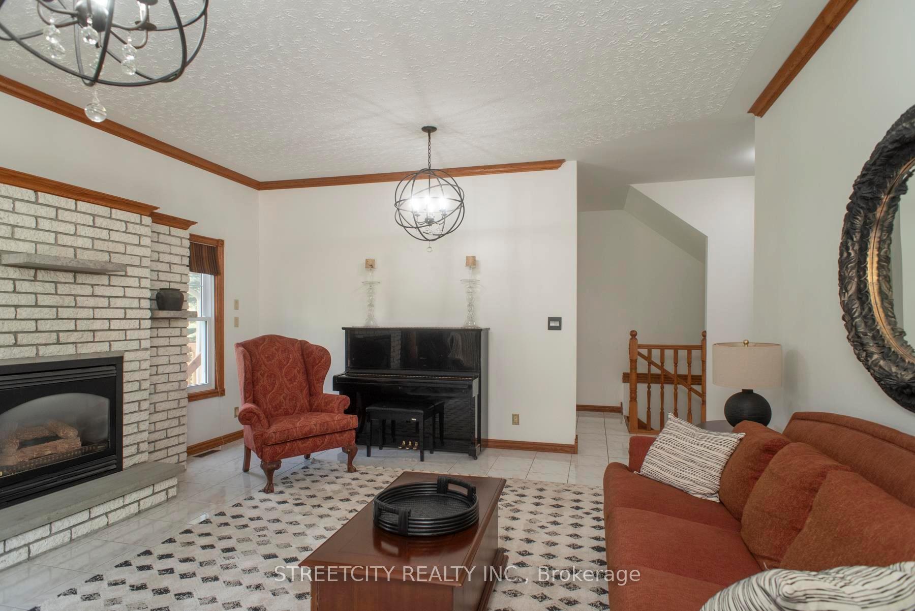 Photo 19 of 313 Cadillac Circle, Thunder Bay, McIntyre South — HOMEH
