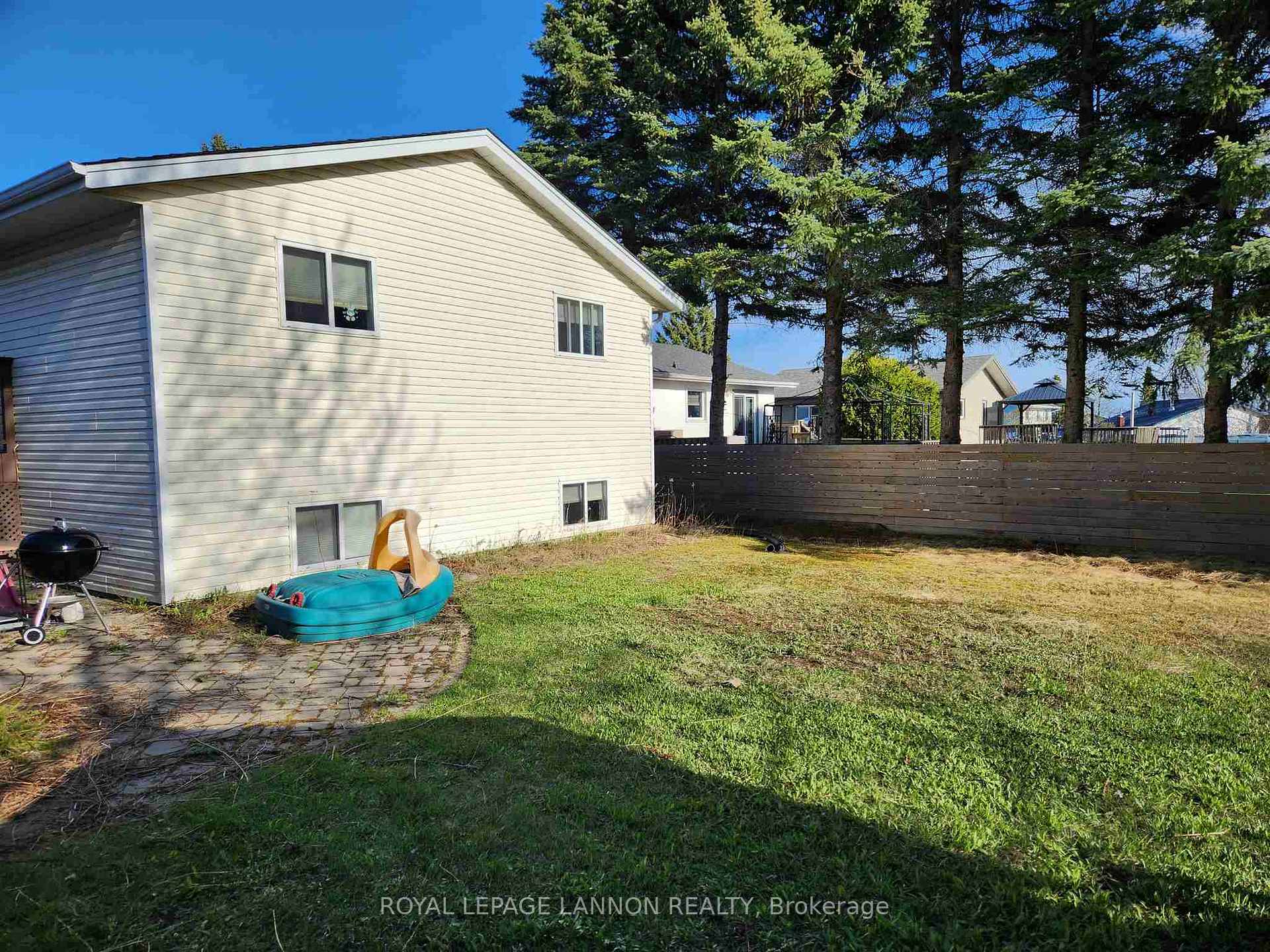 Photo 5 of 417 Valley Street, Thunder Bay, John Street North — HOMEH