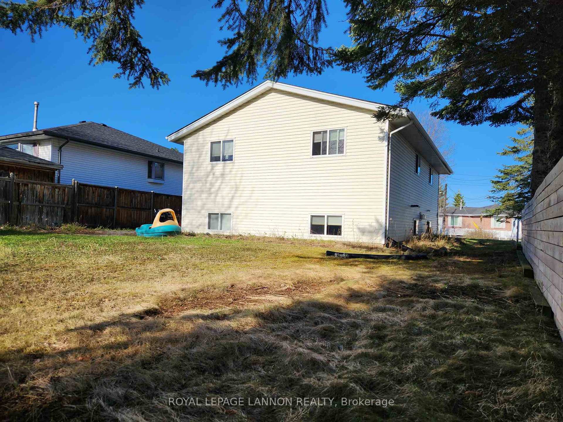 Photo 6 of 417 Valley Street, Thunder Bay, John Street North — HOMEH