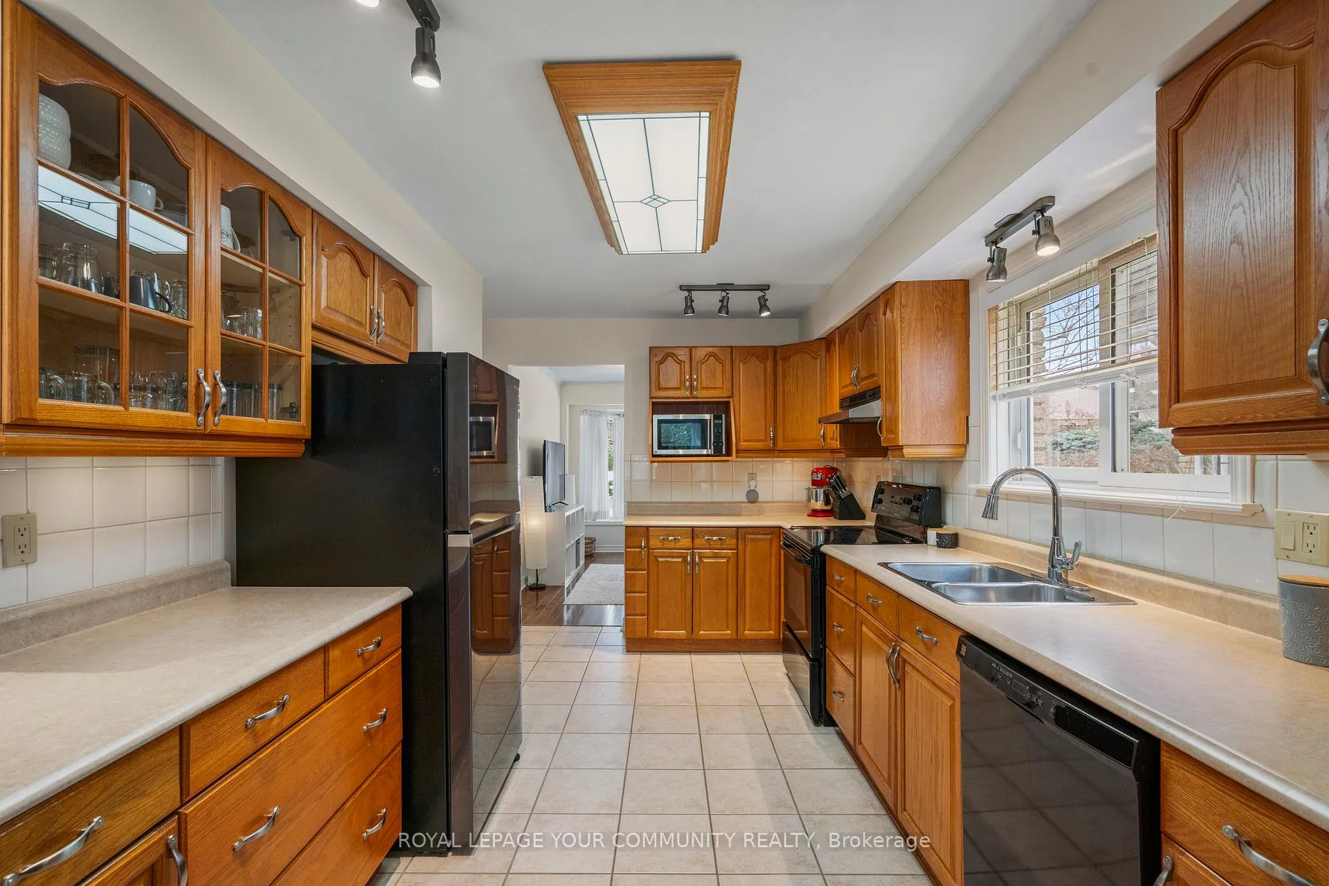 Photo 10 of 787 Hedgerow Place, Pickering, Amberlea — HOMEH
