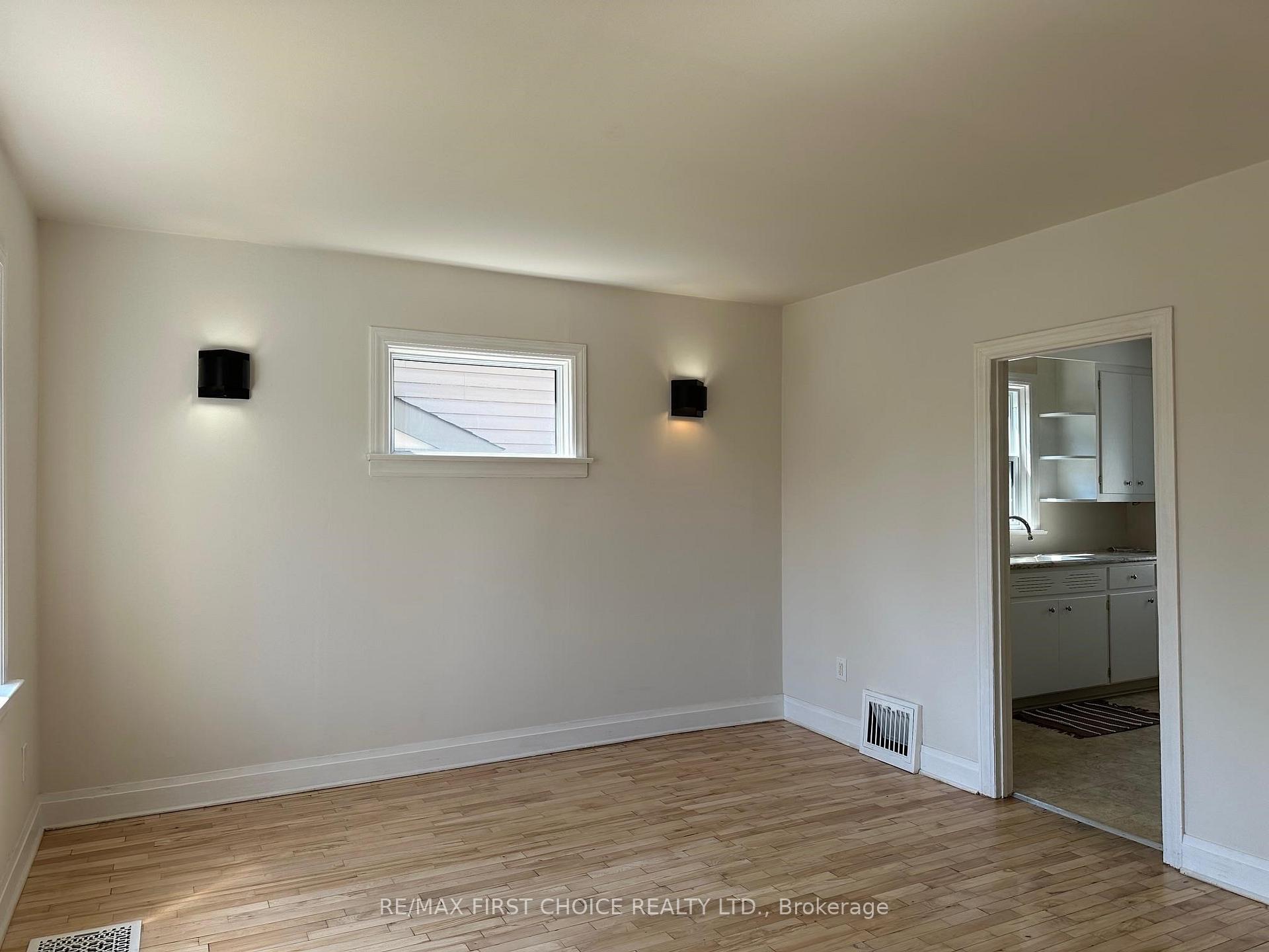 Photo 2 of 340 Hill Street S, Thunder Bay, Academy Heights — HOMEH