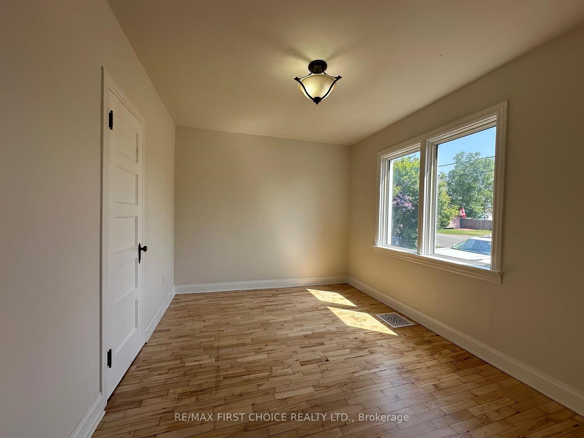 Photo 9 of 340 Hill Street S, Thunder Bay, Academy Heights — HOMEH