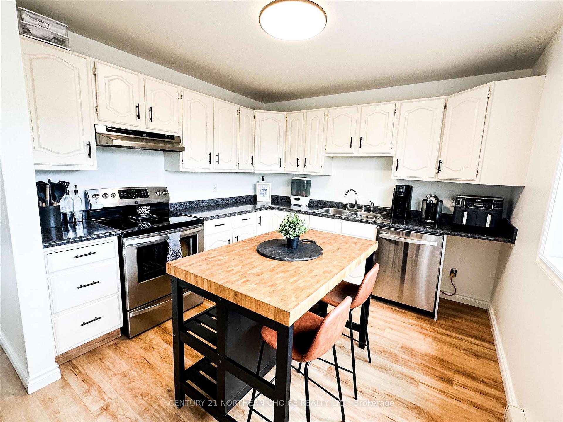 Photo 2 of 124 Dickenson Road, Red Lake — HOMEH