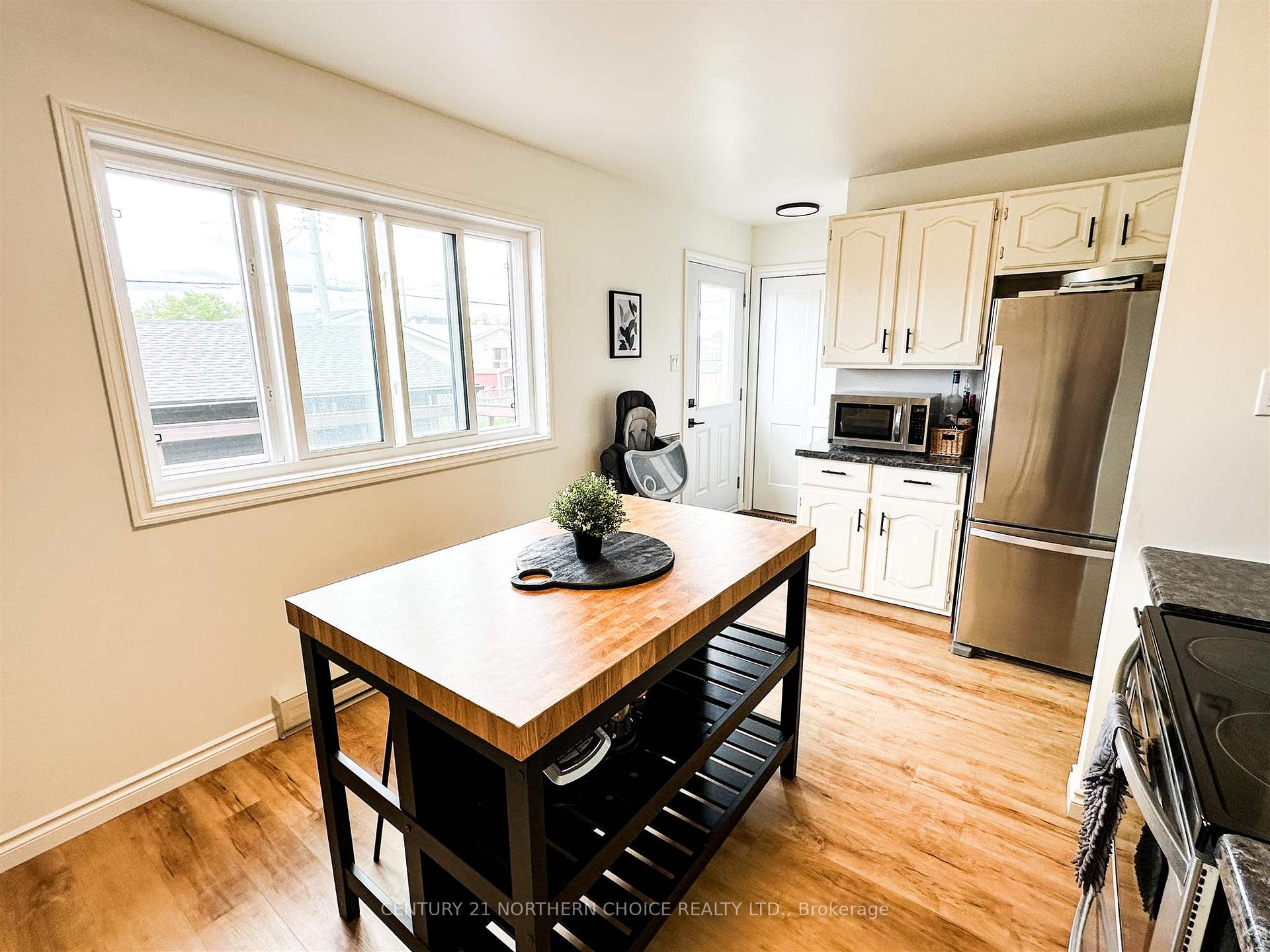 Photo 3 of 124 Dickenson Road, Red Lake — HOMEH