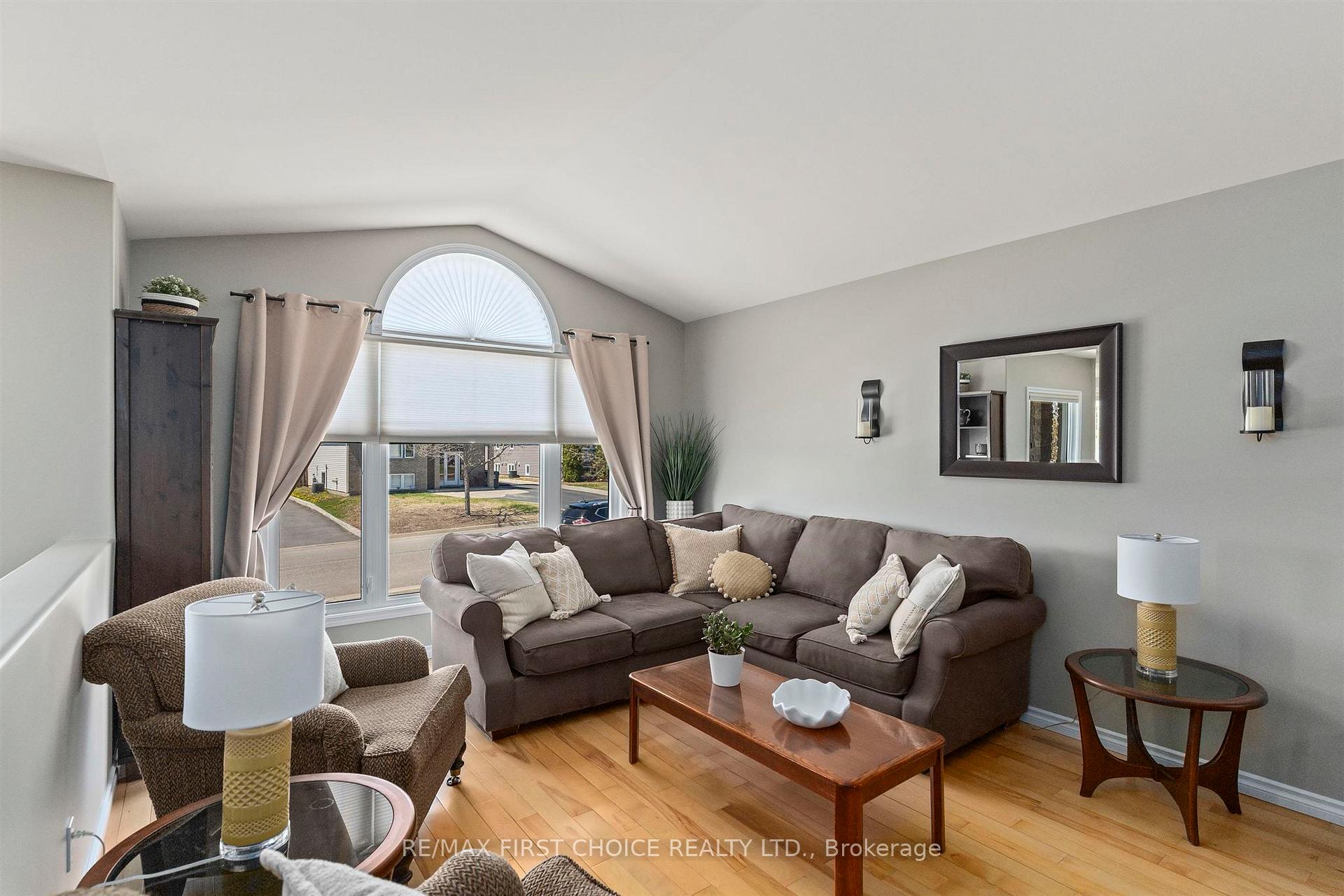 Photo 6 of 159 Saxon Drive, Thunder Bay, John Street North — HOMEH