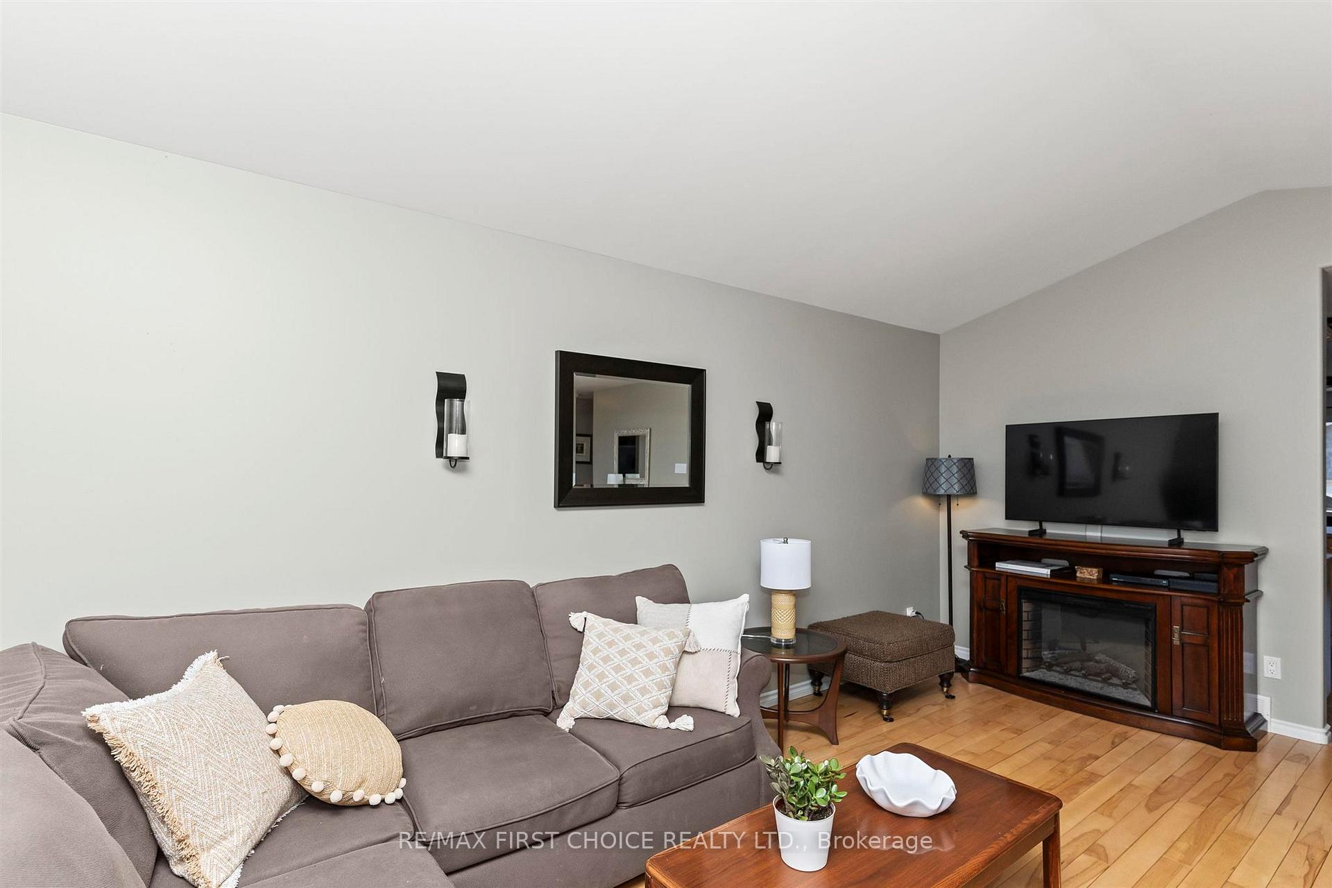 Photo 7 of 159 Saxon Drive, Thunder Bay, John Street North — HOMEH