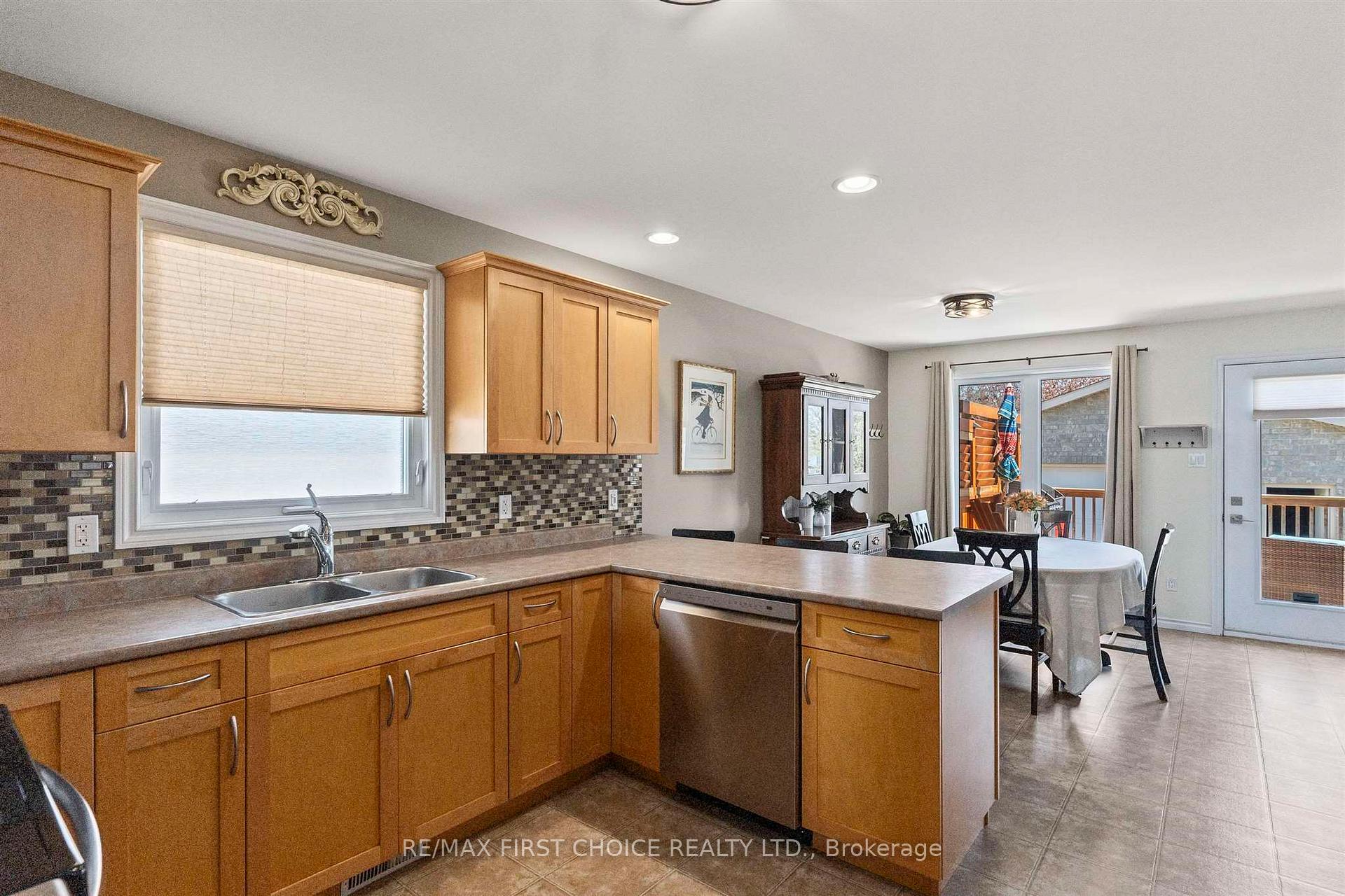 Photo 9 of 159 Saxon Drive, Thunder Bay, John Street North — HOMEH