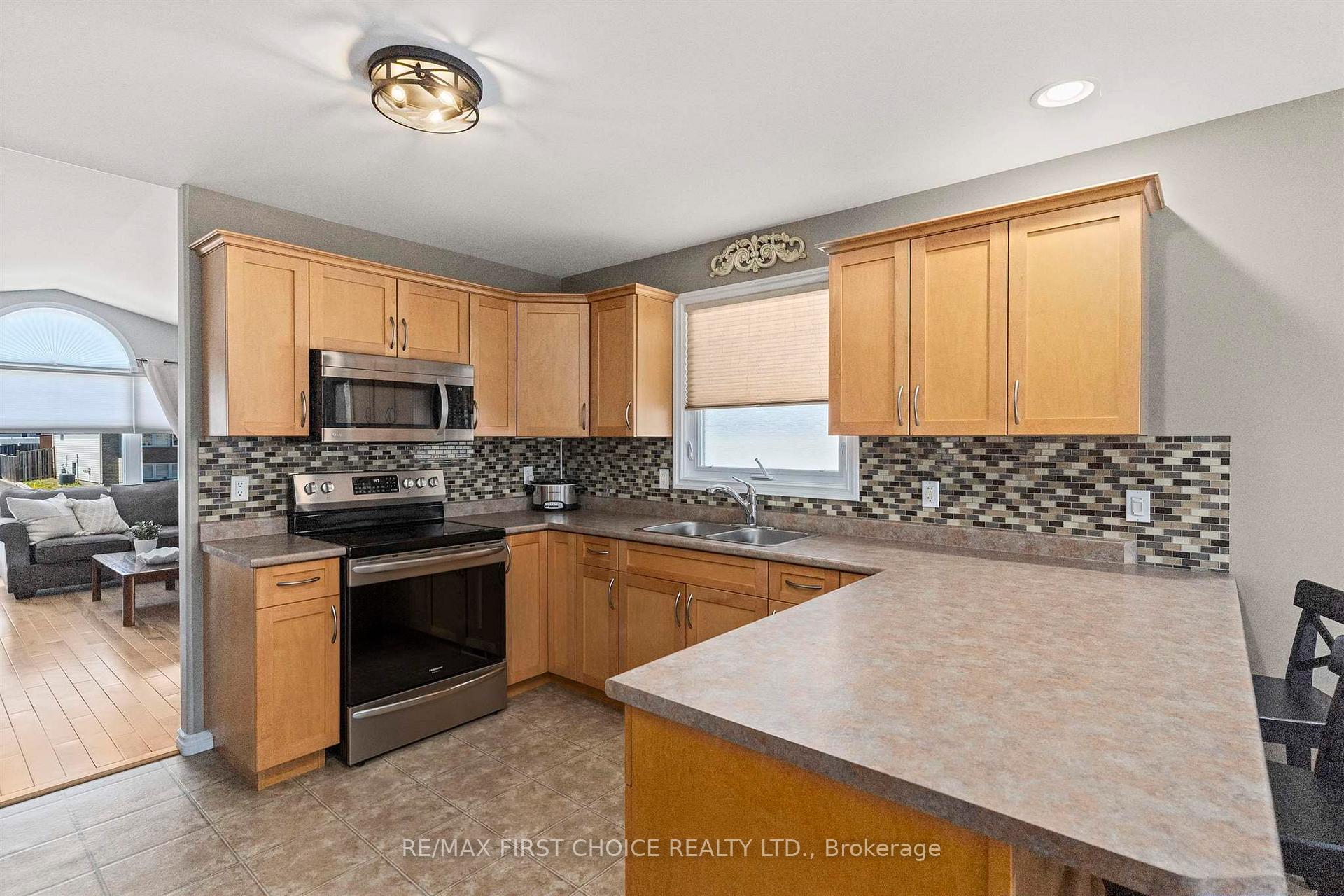 Photo 13 of 159 Saxon Drive, Thunder Bay, John Street North — HOMEH