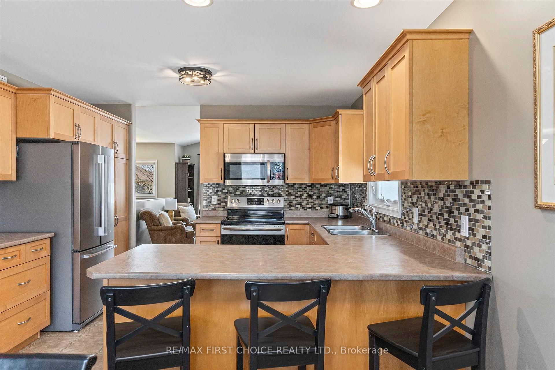 Photo 15 of 159 Saxon Drive, Thunder Bay, John Street North — HOMEH