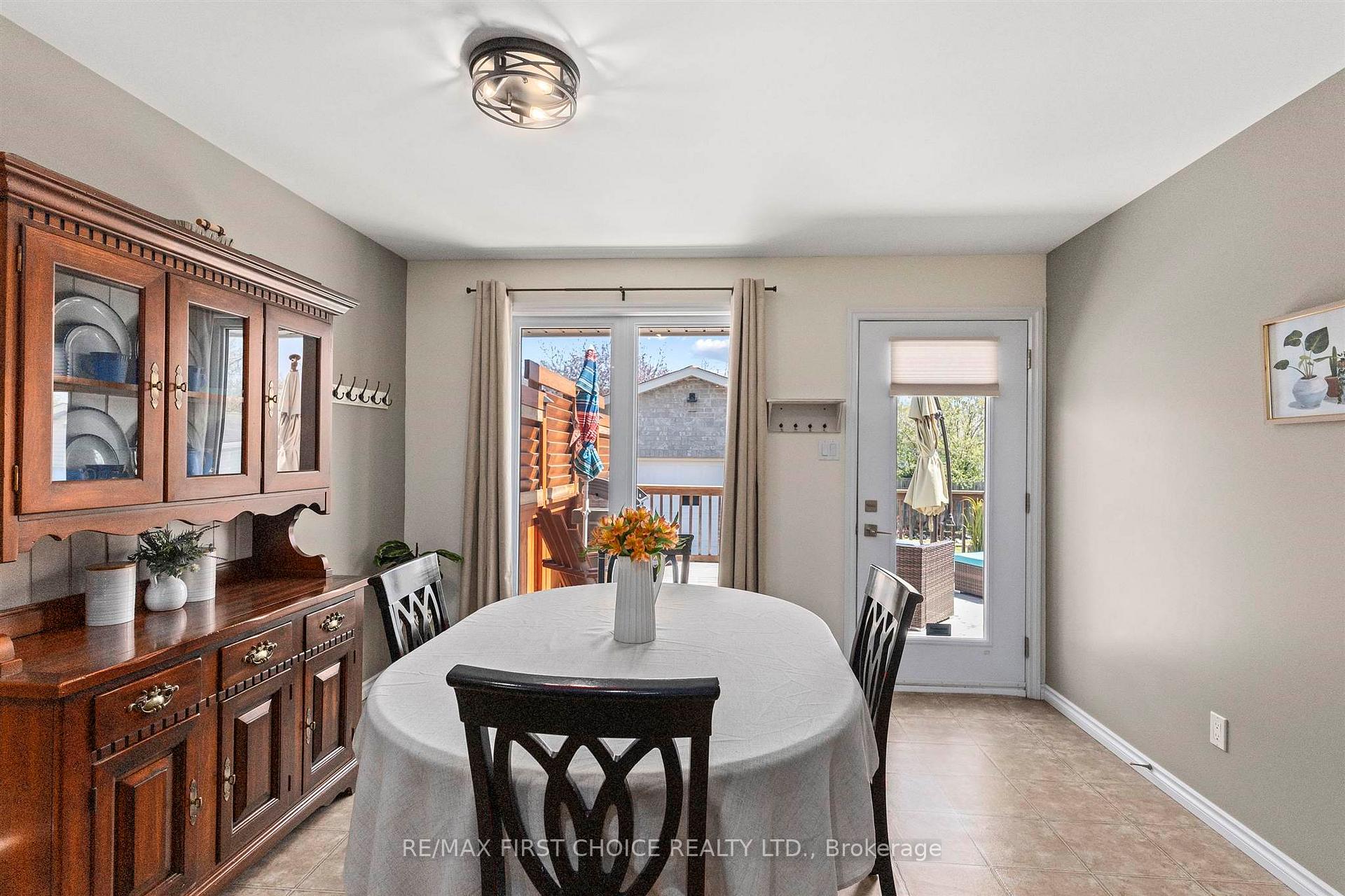 Photo 16 of 159 Saxon Drive, Thunder Bay, John Street North — HOMEH
