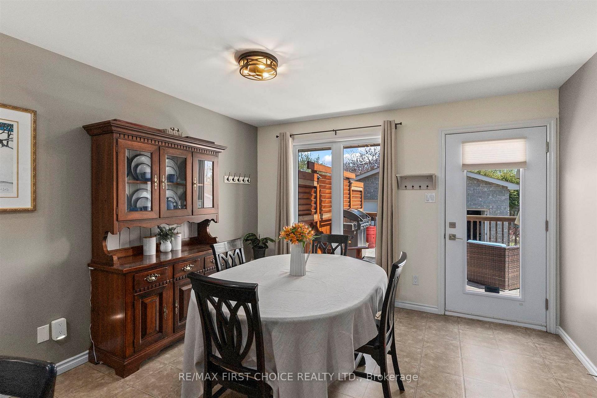 Photo 17 of 159 Saxon Drive, Thunder Bay, John Street North — HOMEH