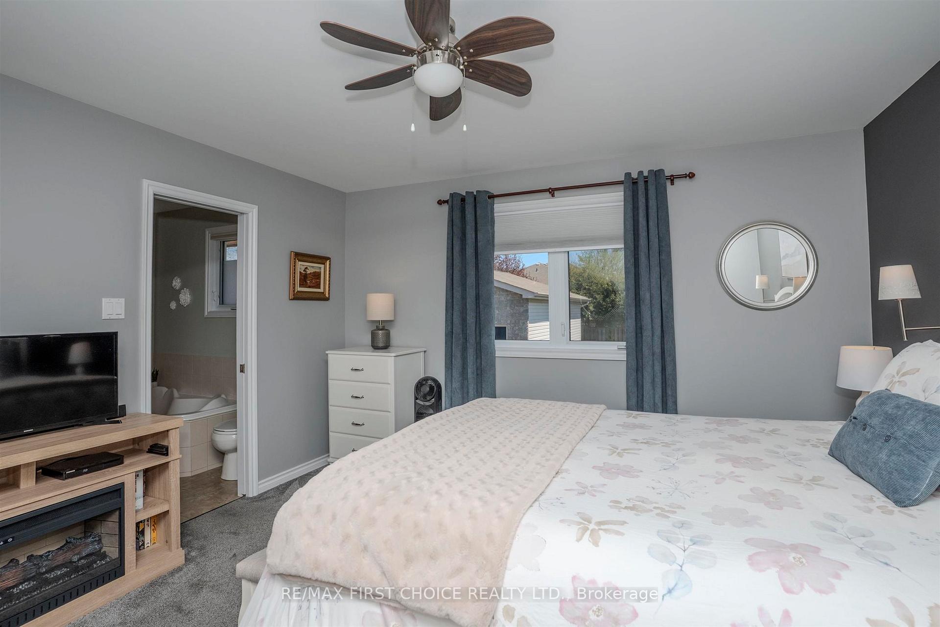 Photo 19 of 159 Saxon Drive, Thunder Bay, John Street North — HOMEH