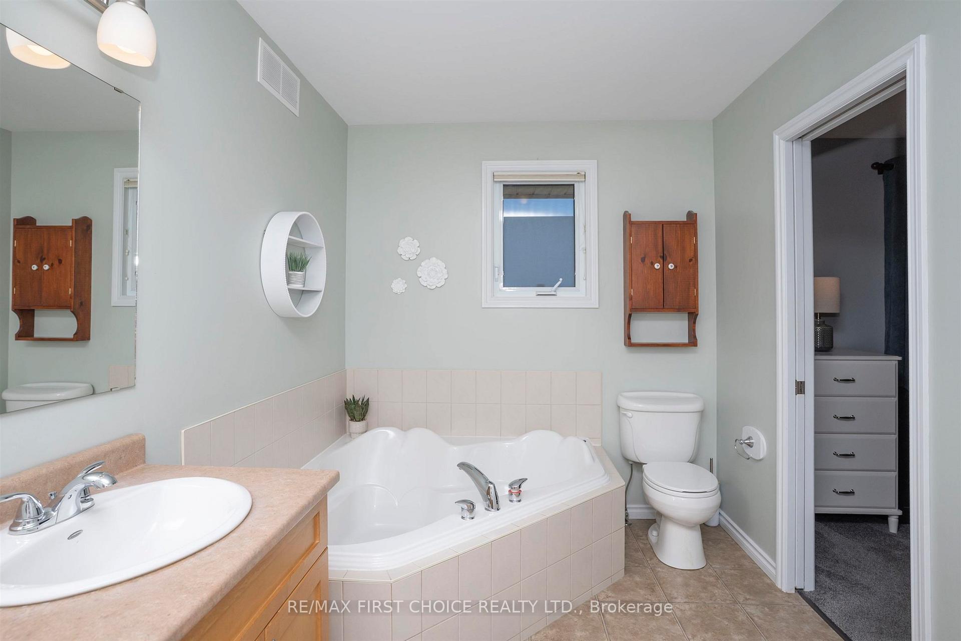 Photo 20 of 159 Saxon Drive, Thunder Bay, John Street North — HOMEH