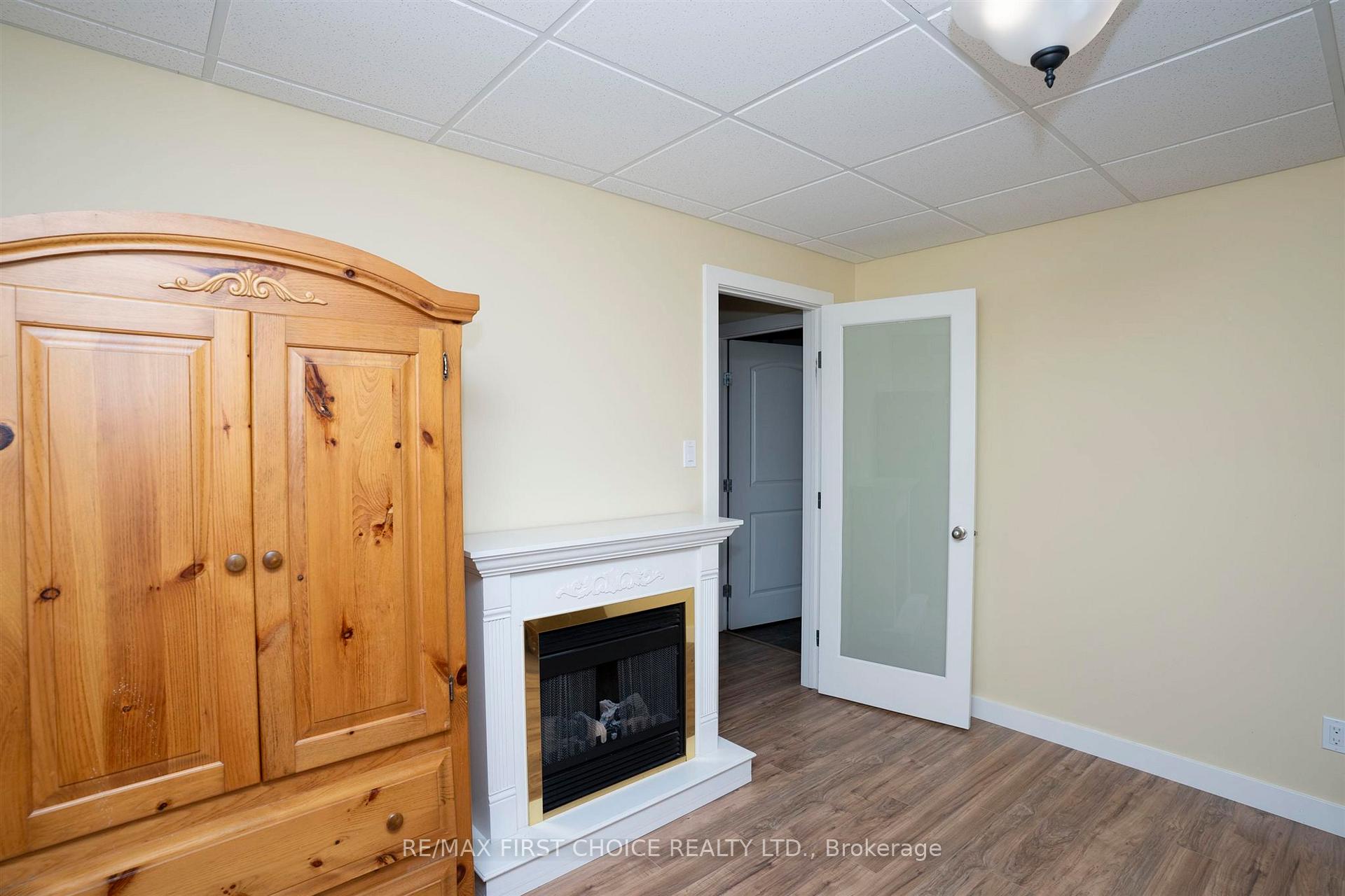 Photo 33 of 159 Saxon Drive, Thunder Bay, John Street North — HOMEH