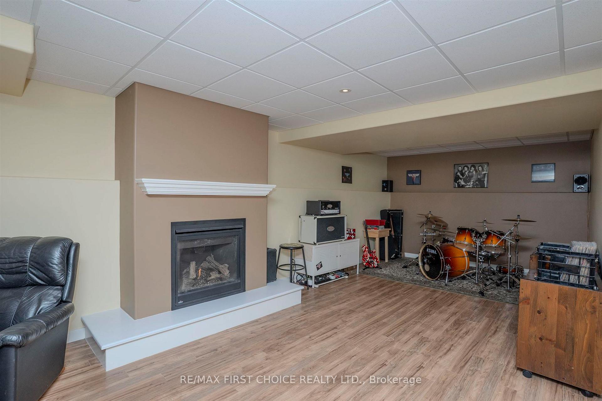 Photo 34 of 159 Saxon Drive, Thunder Bay, John Street North — HOMEH