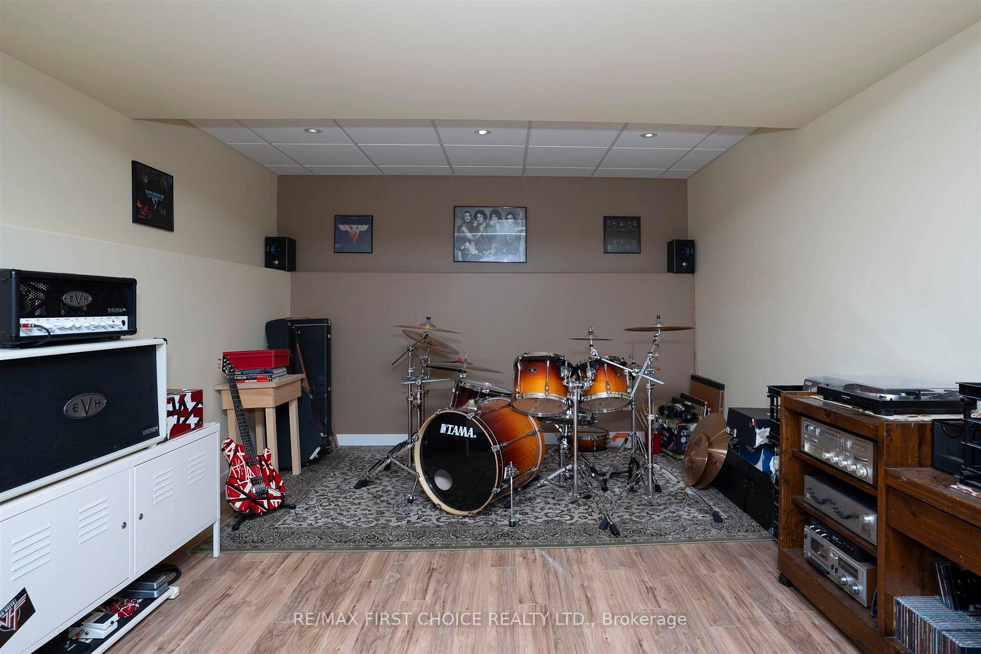 Photo 35 of 159 Saxon Drive, Thunder Bay, John Street North — HOMEH