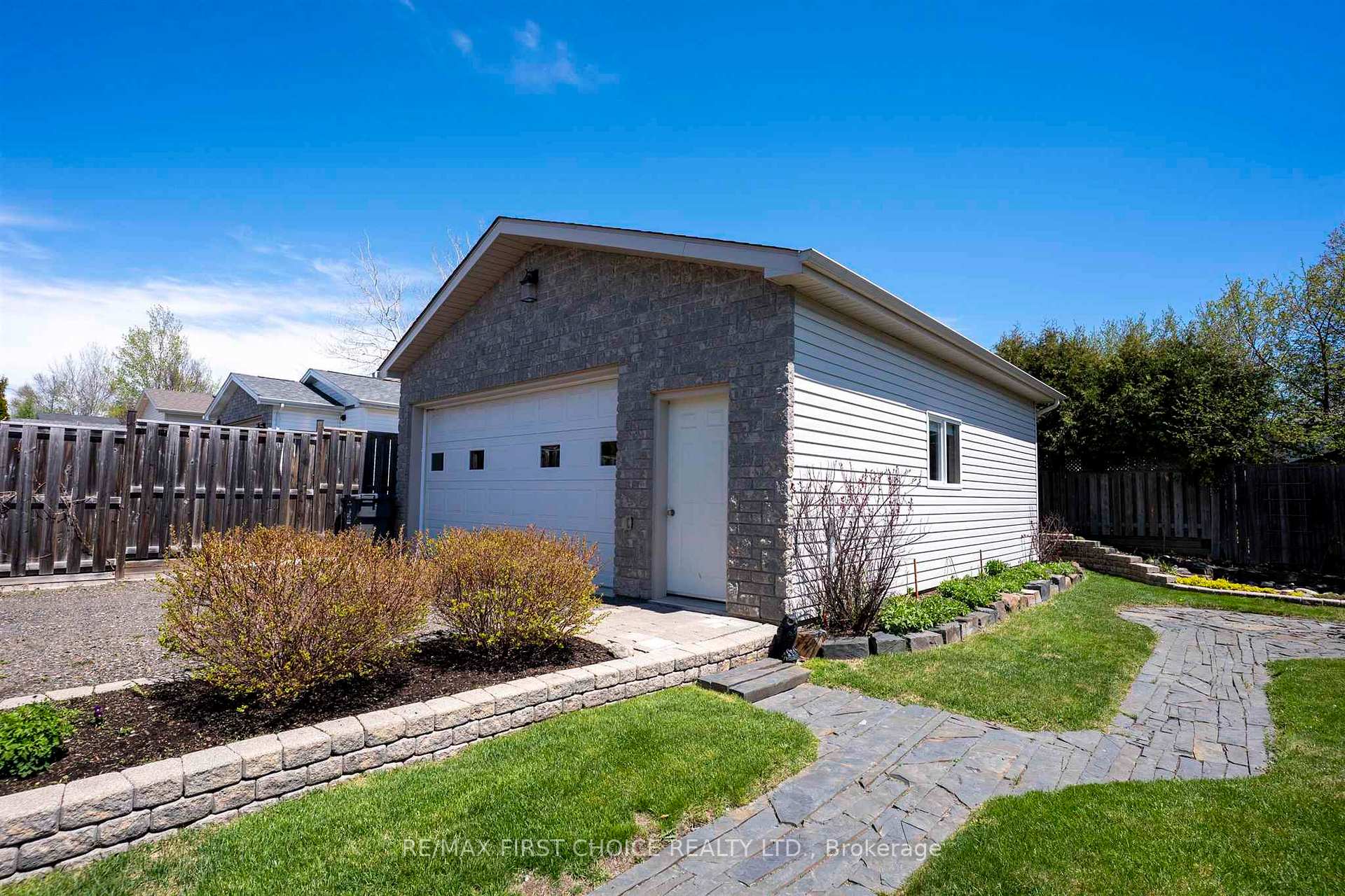 Photo 46 of 159 Saxon Drive, Thunder Bay, John Street North — HOMEH