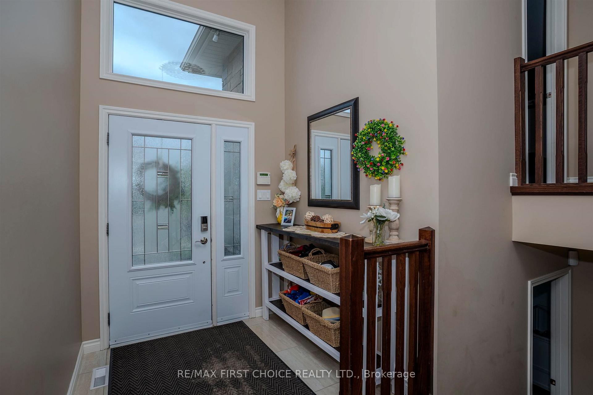 Photo 4 of 470 Gemstone Drive, Thunder Bay, Dawson Heights — HOMEH