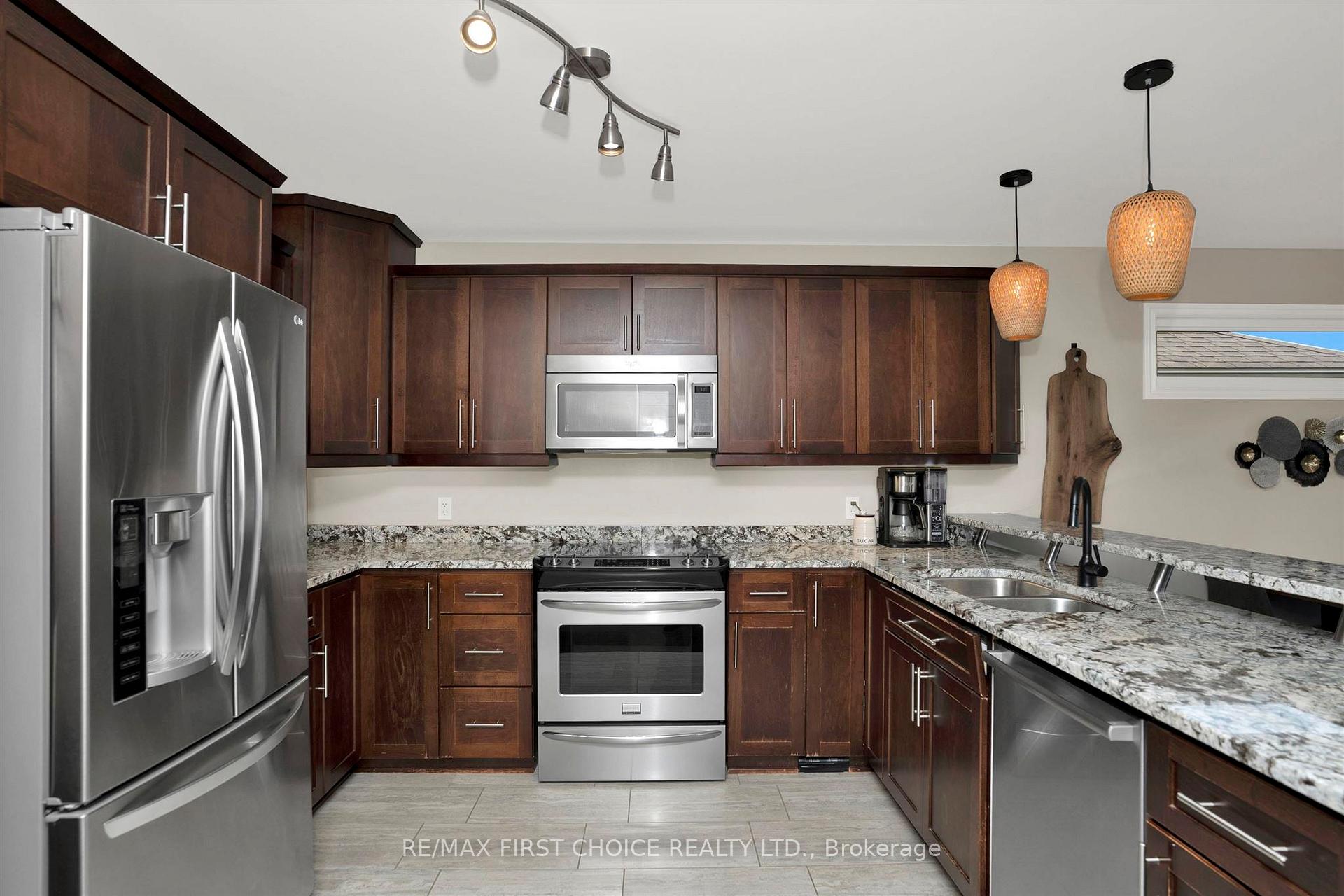 Photo 5 of 470 Gemstone Drive, Thunder Bay, Dawson Heights — HOMEH