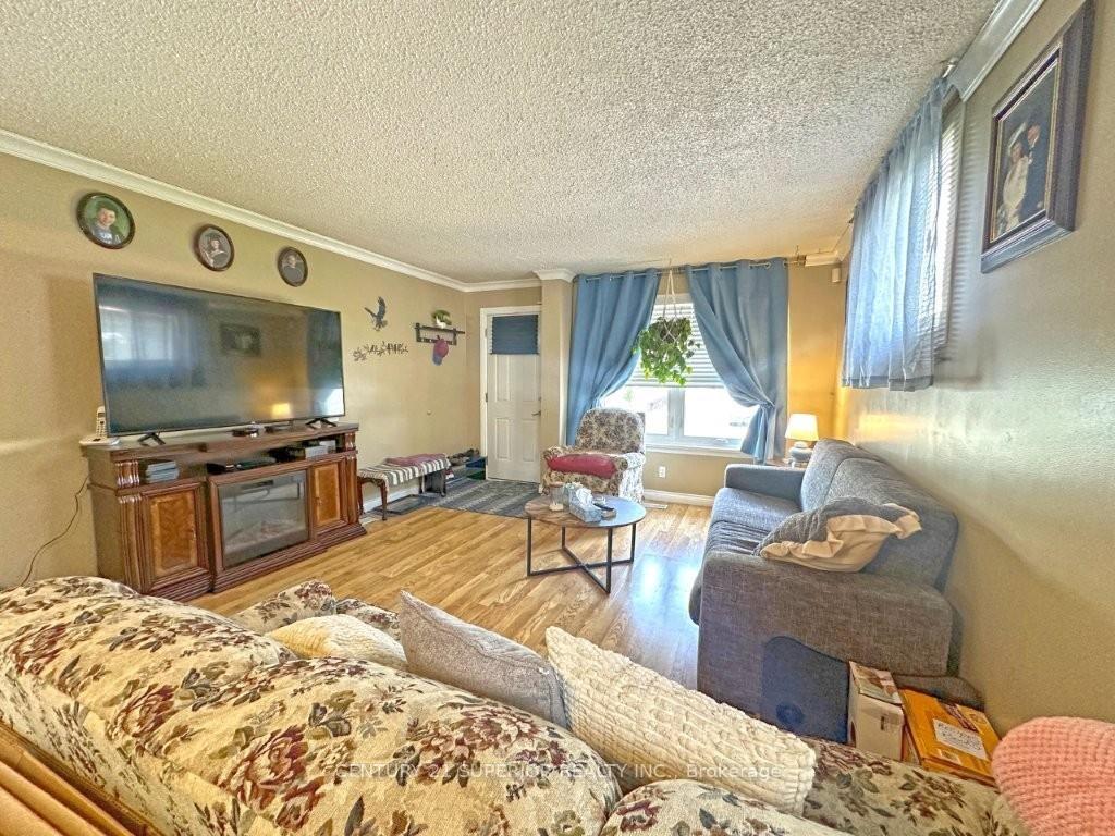 Photo 8 of 822 McIntosh Street, Thunder Bay, East End — HOMEH