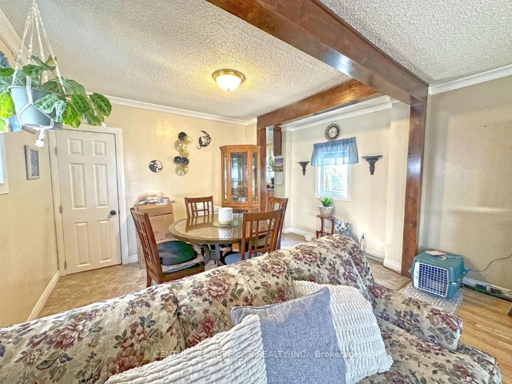 Photo 10 of 822 McIntosh Street, Thunder Bay, East End — HOMEH