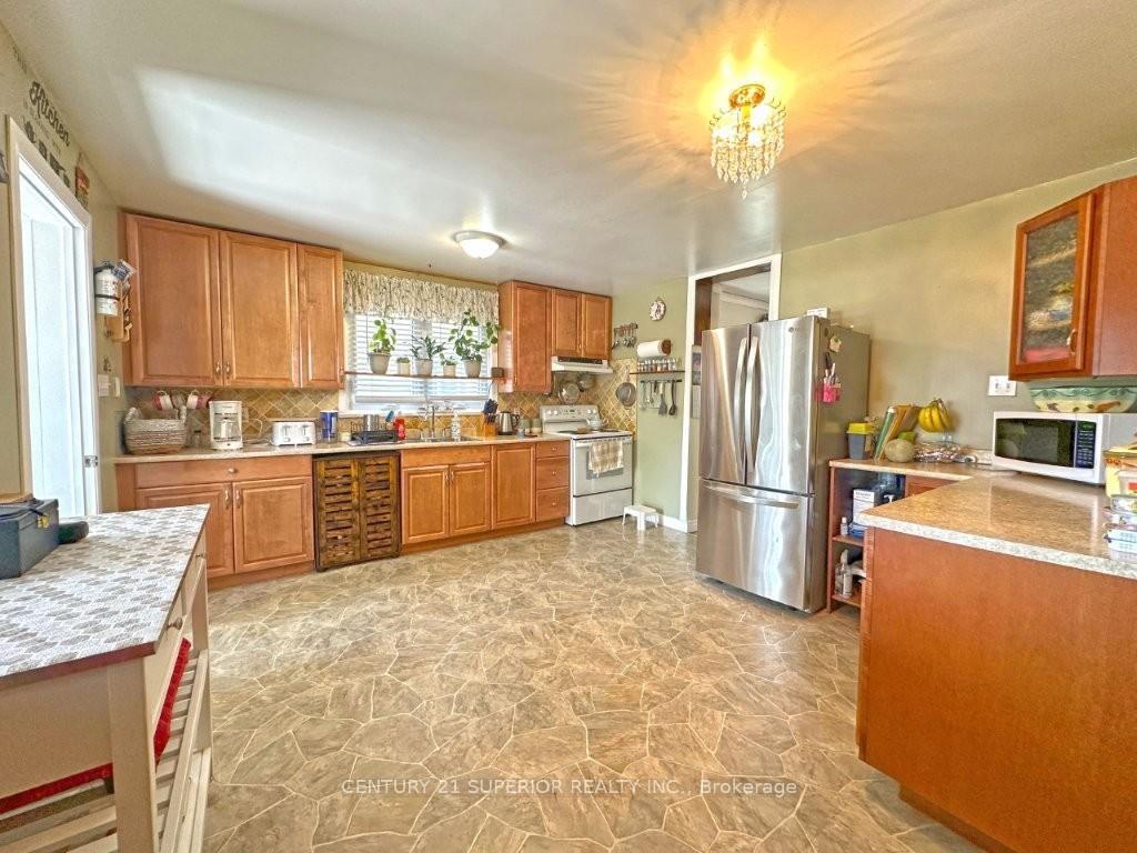 Photo 13 of 822 McIntosh Street, Thunder Bay, East End — HOMEH