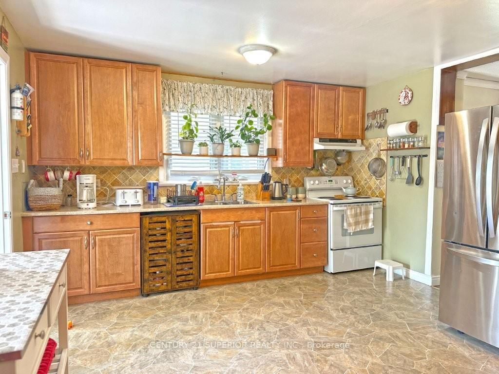 Photo 14 of 822 McIntosh Street, Thunder Bay, East End — HOMEH