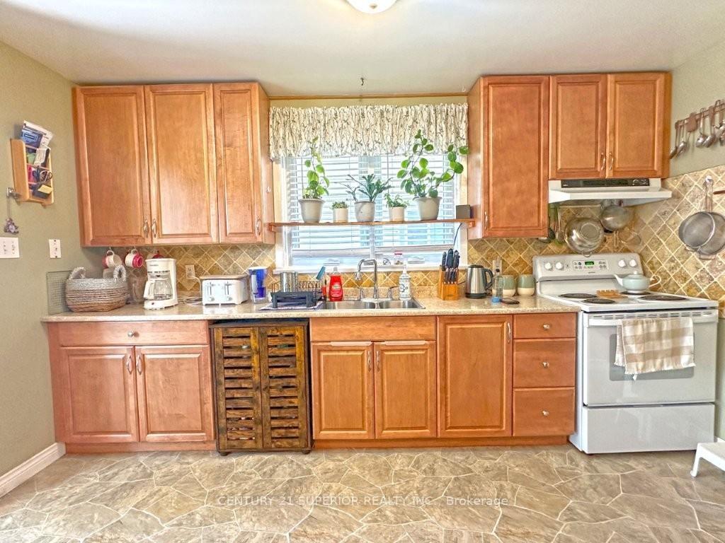 Photo 15 of 822 McIntosh Street, Thunder Bay, East End — HOMEH