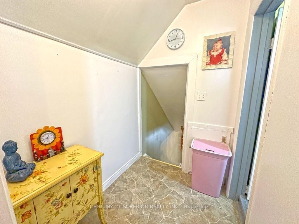 Photo 21 of 822 McIntosh Street, Thunder Bay, East End — HOMEH