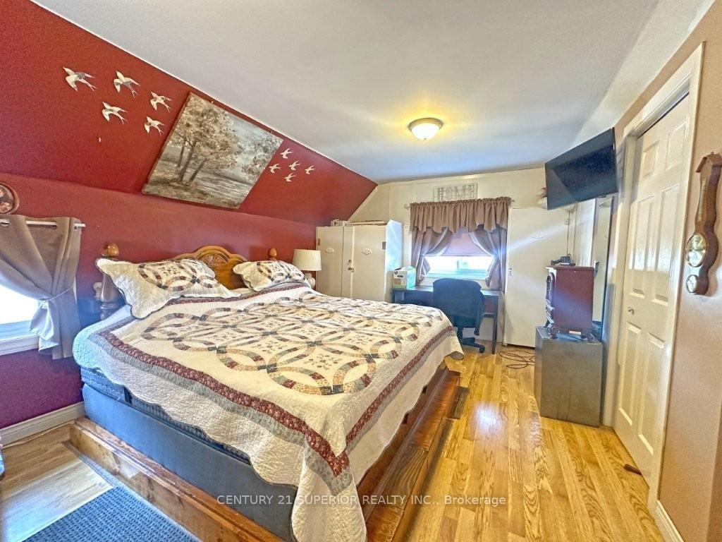 Photo 22 of 822 McIntosh Street, Thunder Bay, East End — HOMEH
