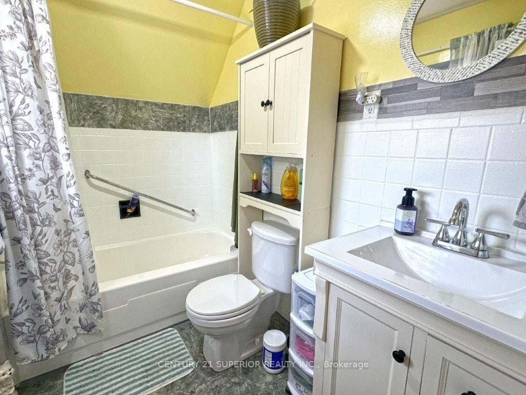 Photo 24 of 822 McIntosh Street, Thunder Bay, East End — HOMEH
