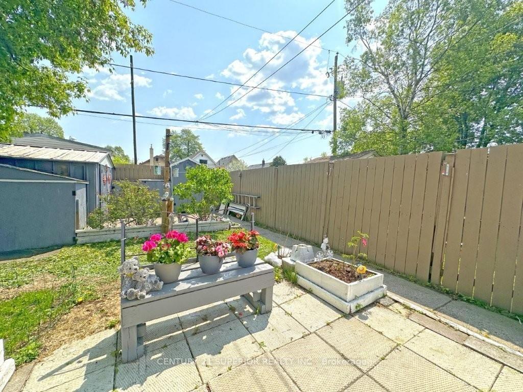 Photo 46 of 822 McIntosh Street, Thunder Bay, East End — HOMEH