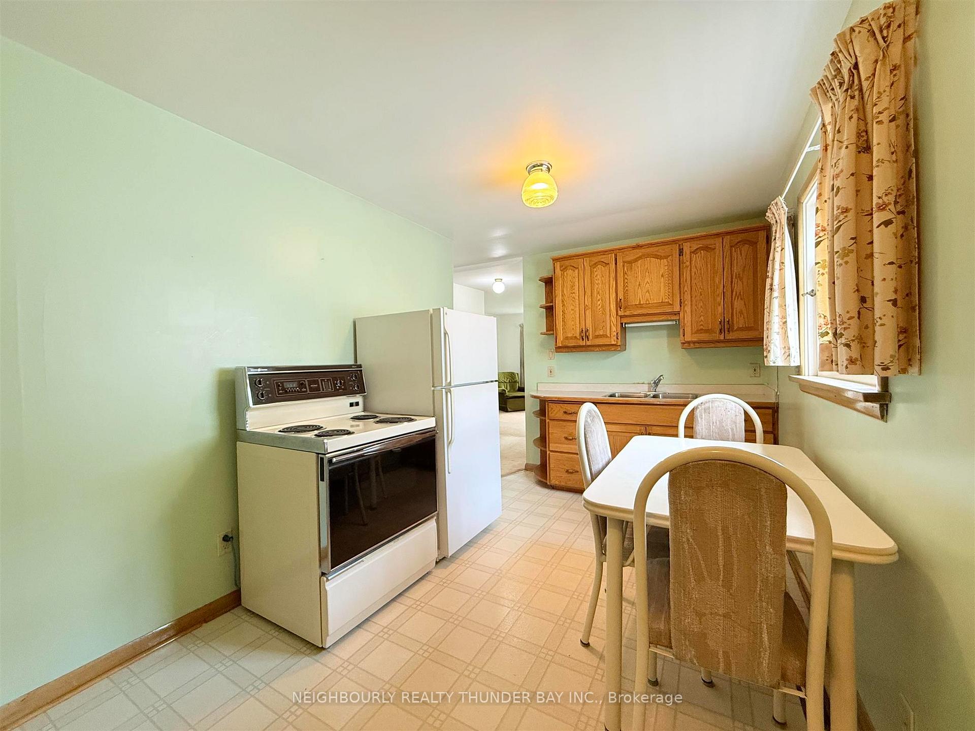 Photo 5 of 617 Helen Street, Thunder Bay, Court / Cumberland — HOMEH