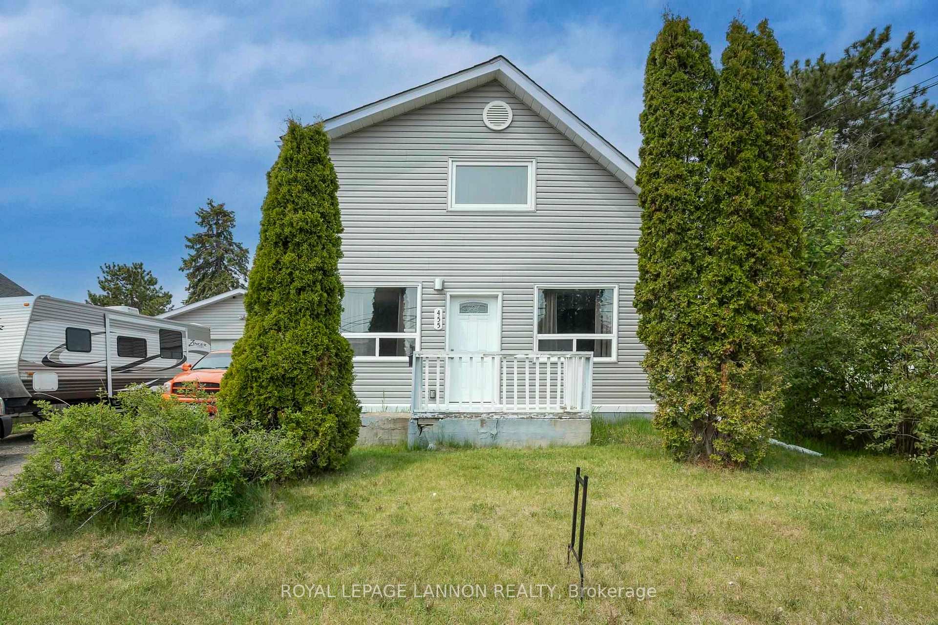 Photo 2 of 455 Leslie Avenue, Thunder Bay, Current River — HOMEH